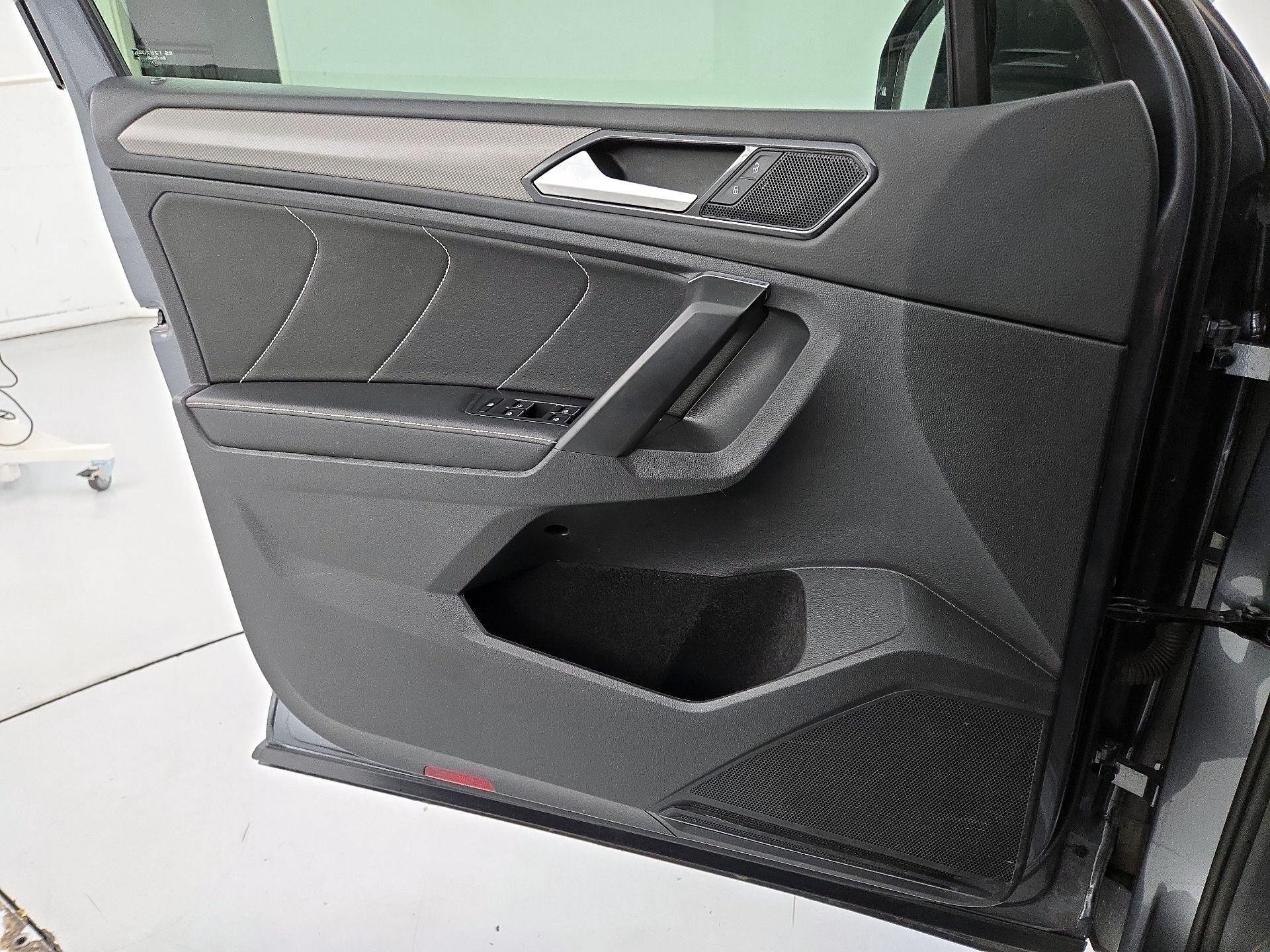 Thumbnail: 2023 Volkswagen Tiguan - 12