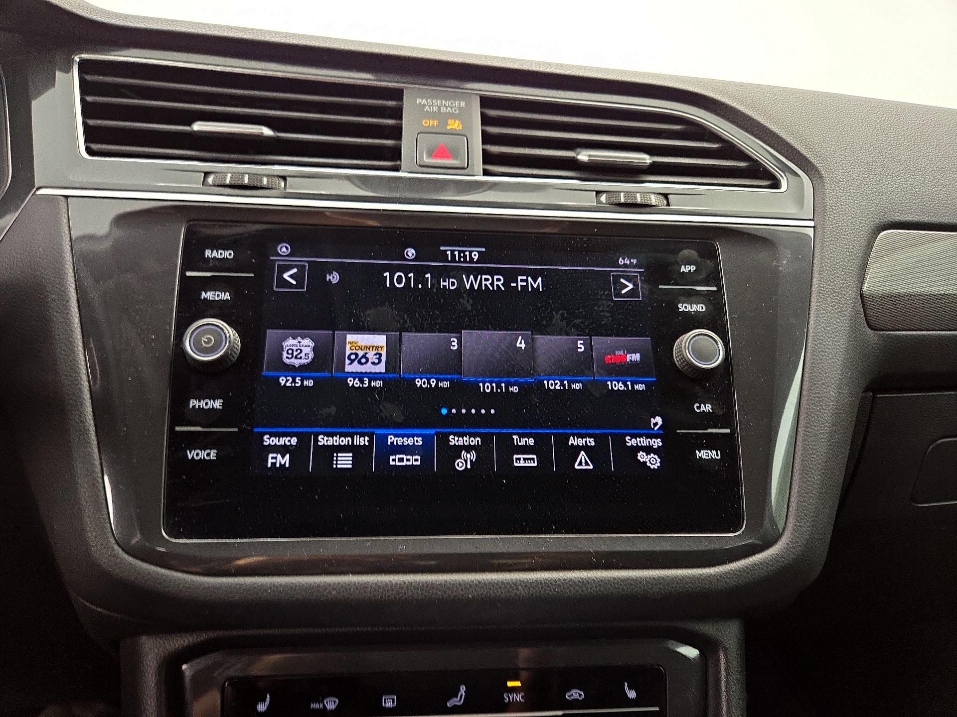 Thumbnail: 2023 Volkswagen Tiguan - 15