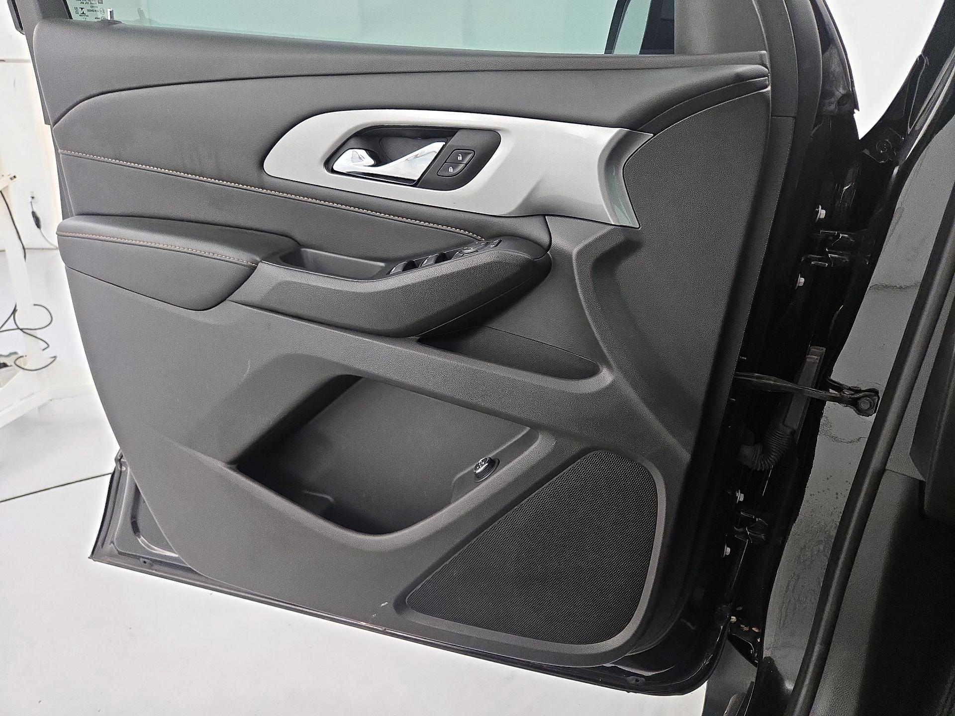 Thumbnail: 2021 Chevrolet Traverse - 12