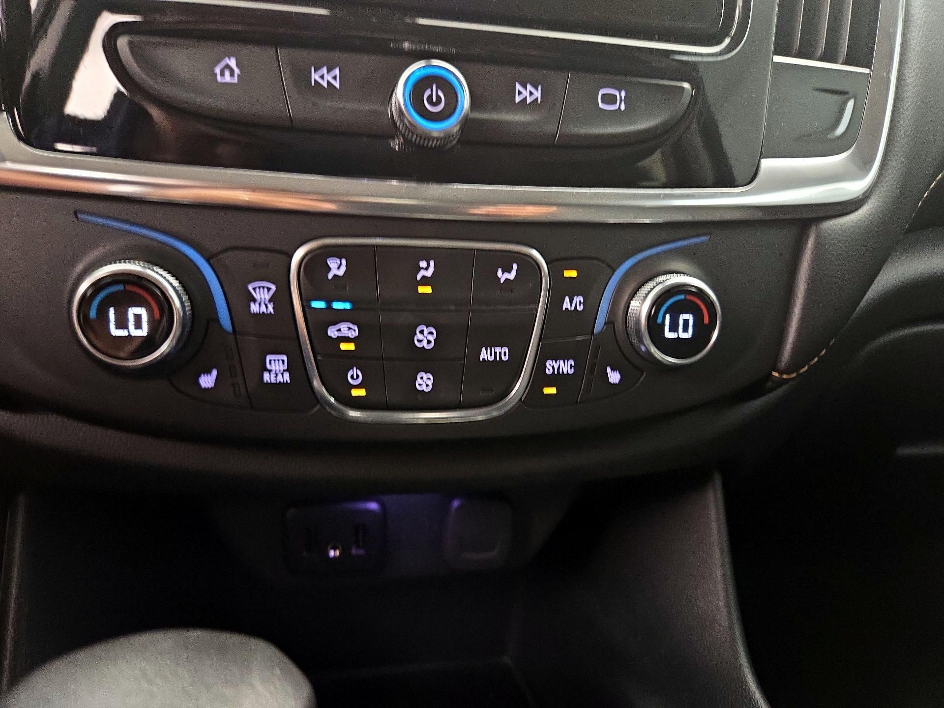 Thumbnail: 2021 Chevrolet Traverse - 16