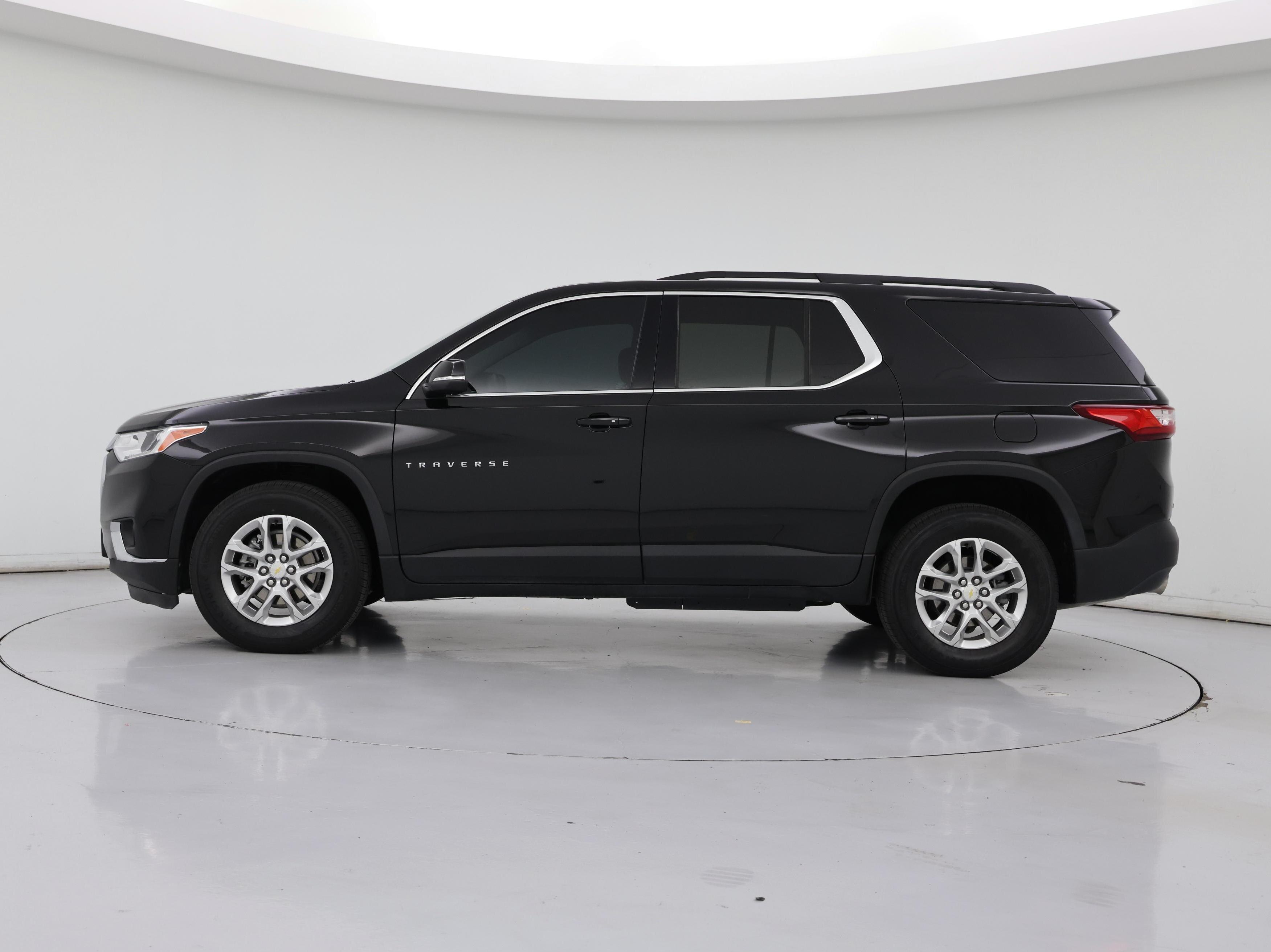 Thumbnail: 2021 Chevrolet Traverse - 3
