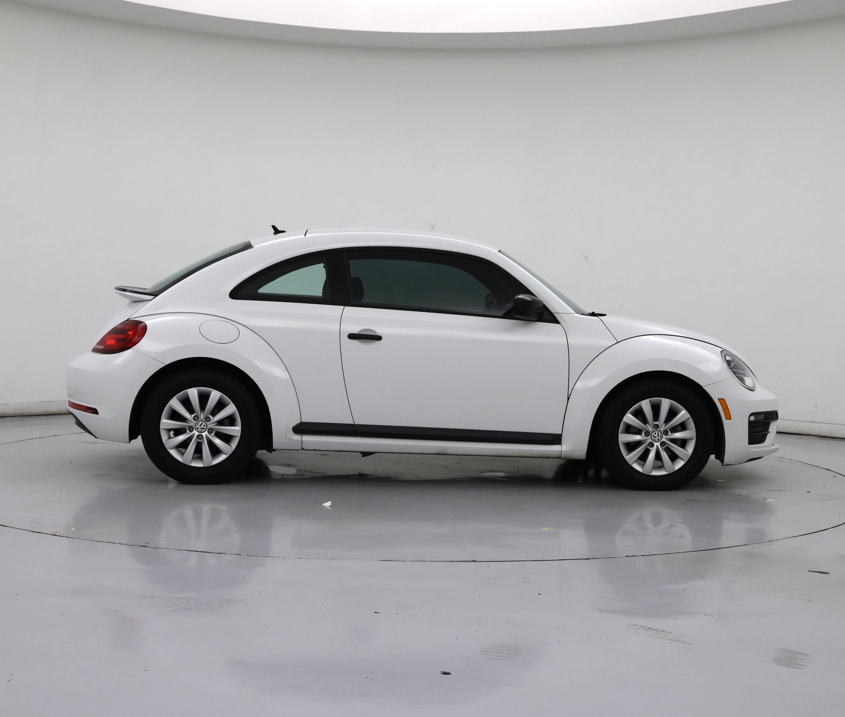 Thumbnail: 2018 Volkswagen Beetle - 7