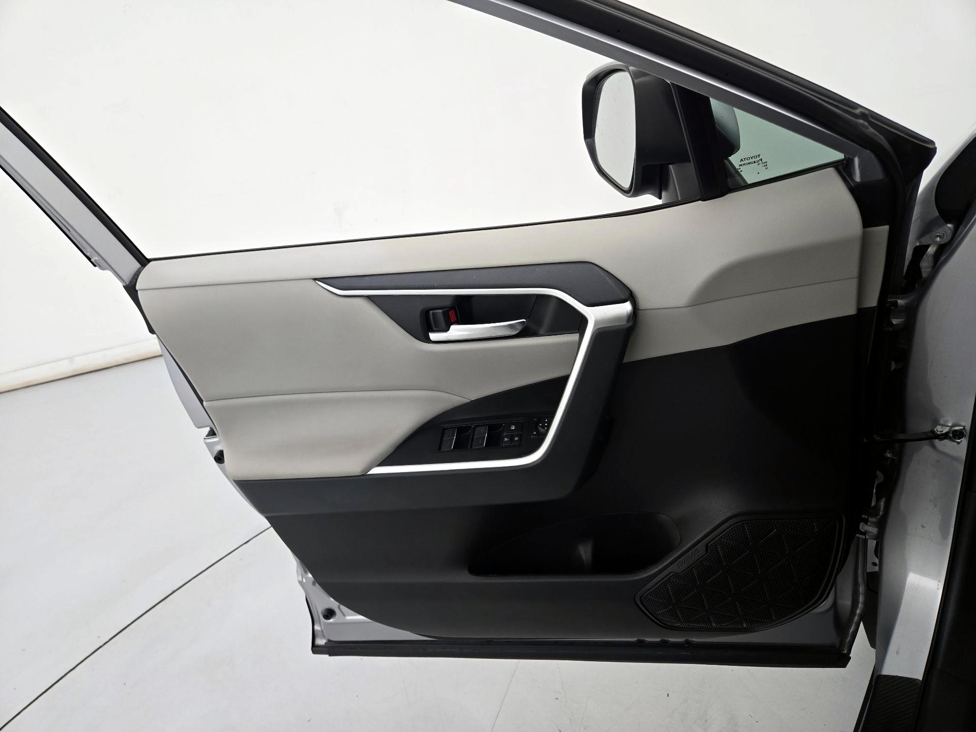 Thumbnail: 2022 Toyota RAV4 - 12