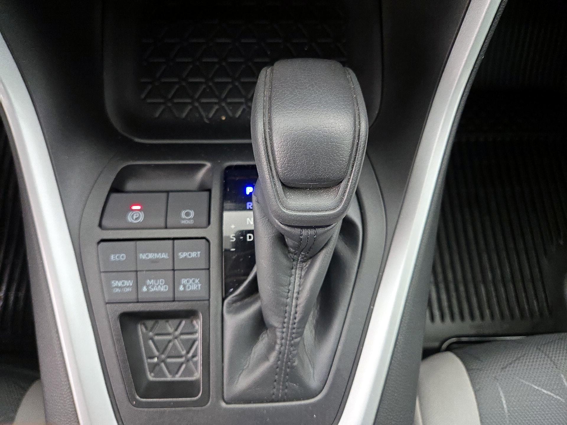 Thumbnail: 2022 Toyota RAV4 - 17