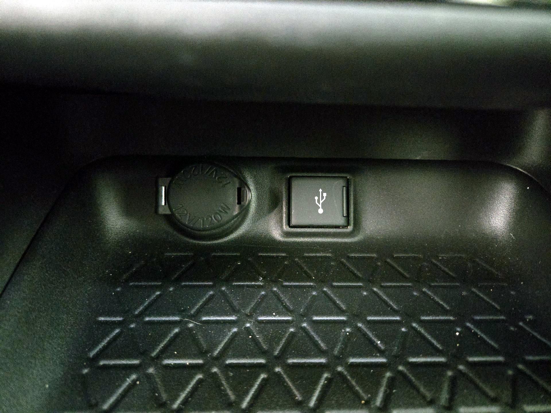 Thumbnail: 2022 Toyota RAV4 - 18