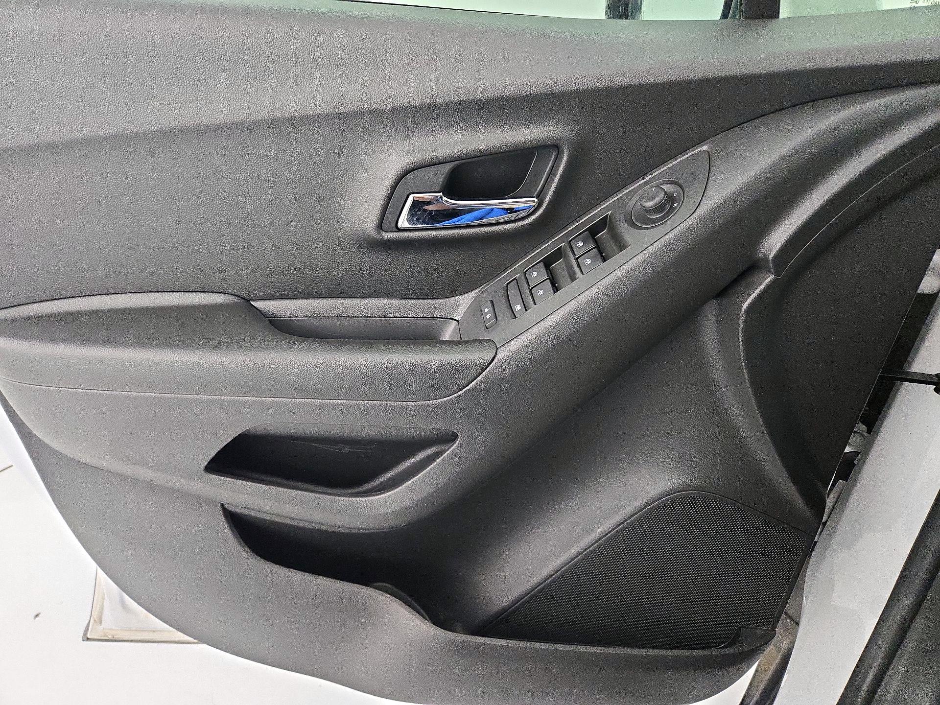 Thumbnail: 2021 Chevrolet Trax - 12