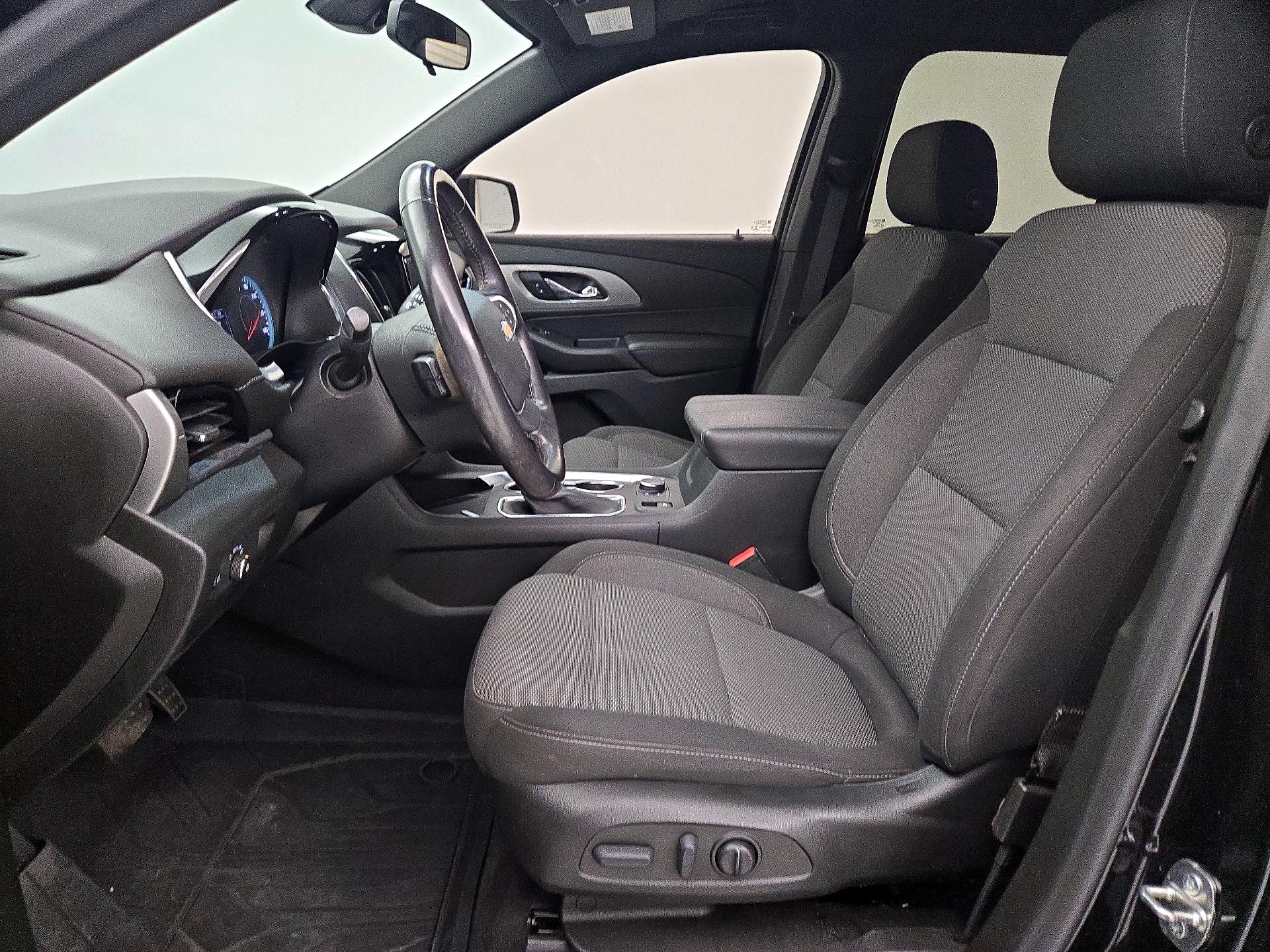 Thumbnail: 2022 Chevrolet Traverse - 11