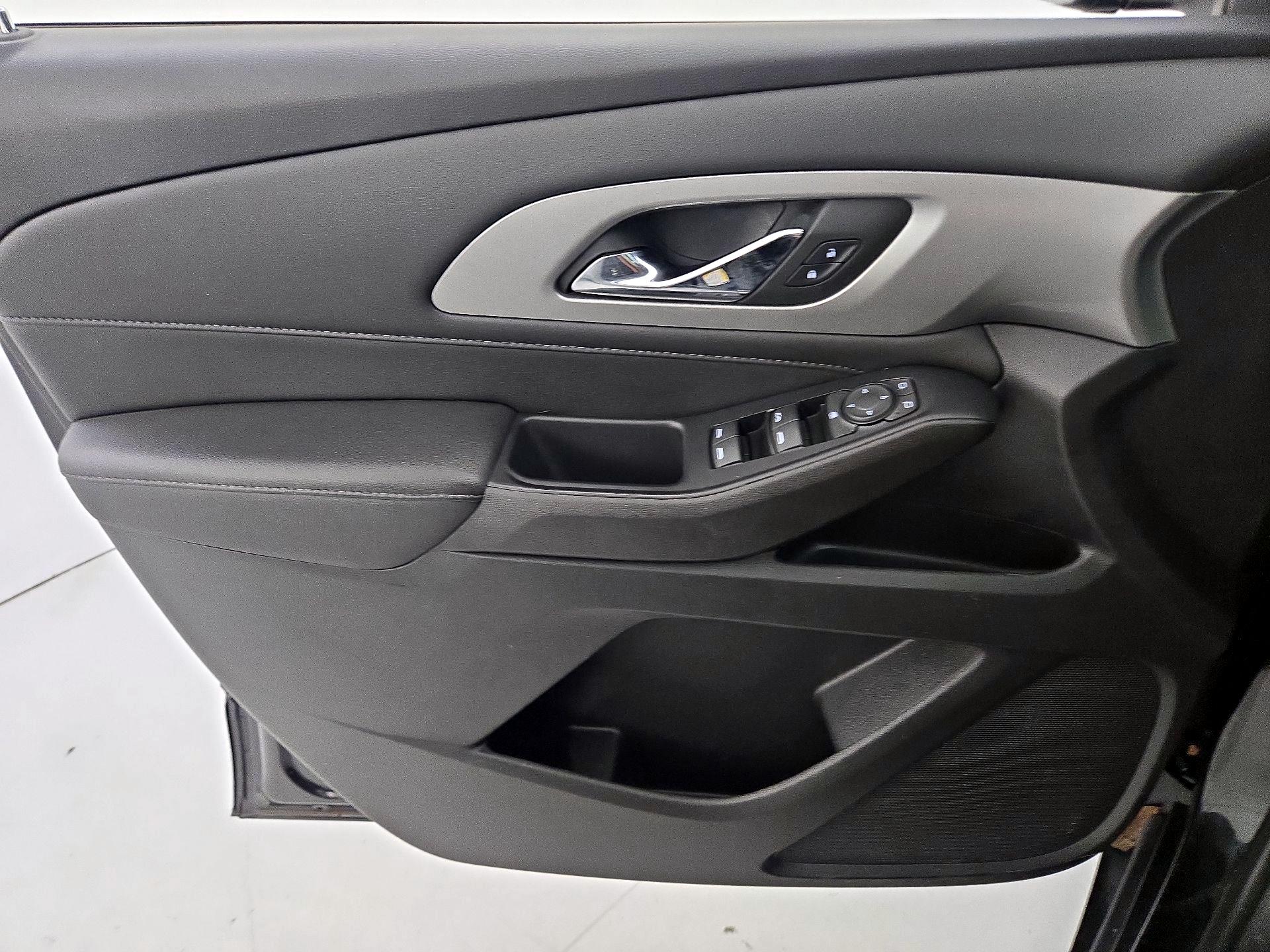 Thumbnail: 2022 Chevrolet Traverse - 12