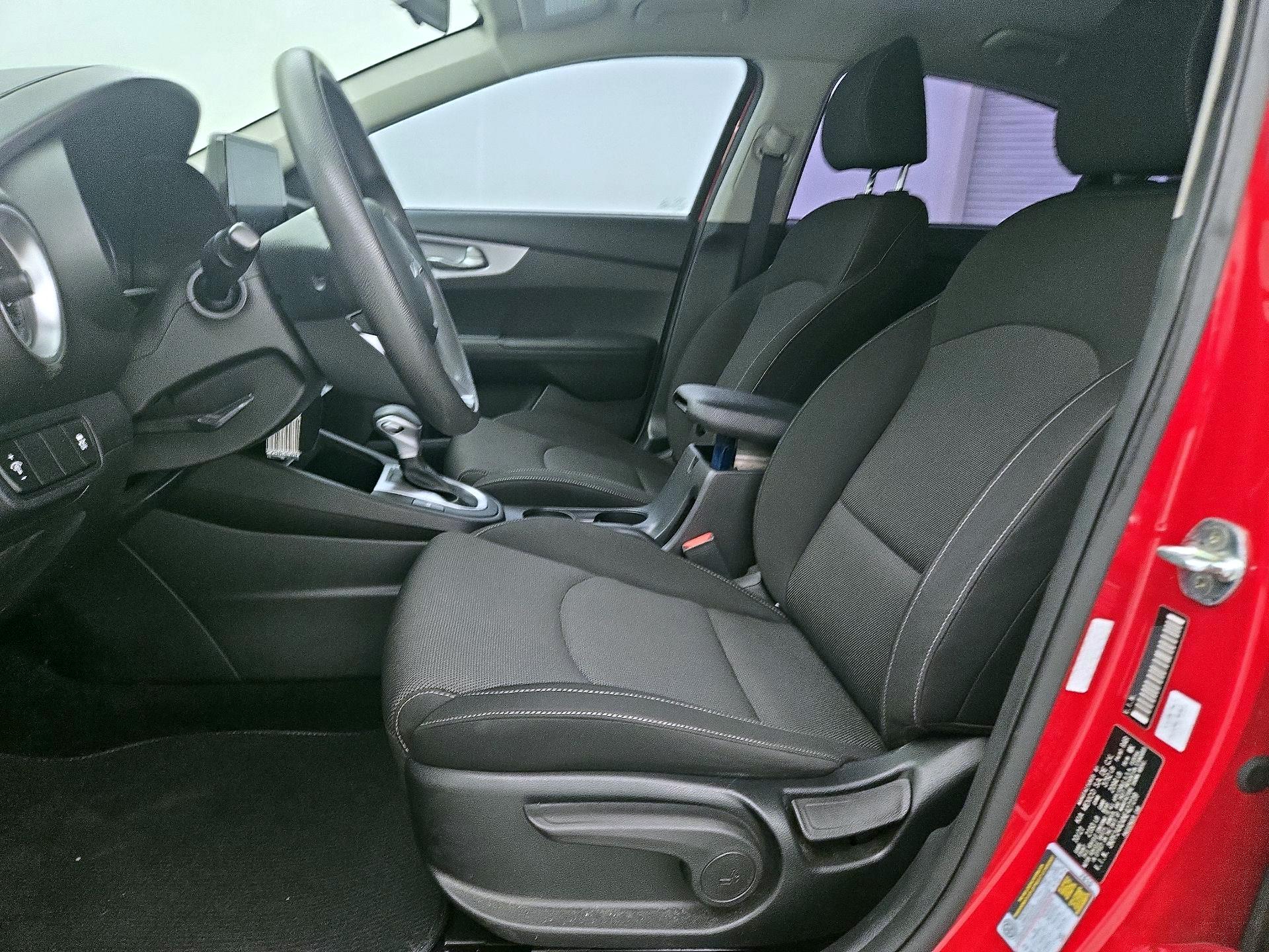 Thumbnail: 2022 Kia Forte - 11