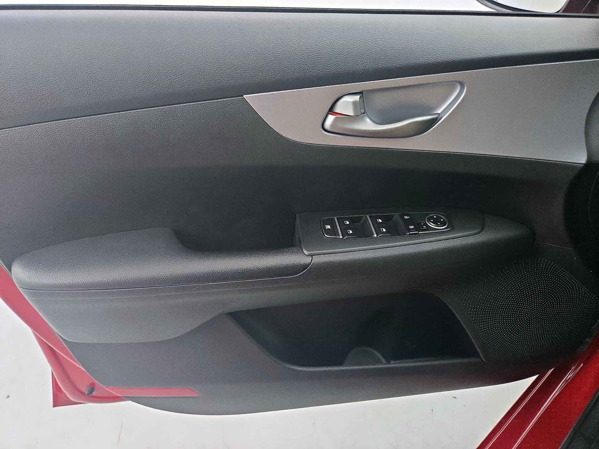 Thumbnail: 2022 Kia Forte - 12