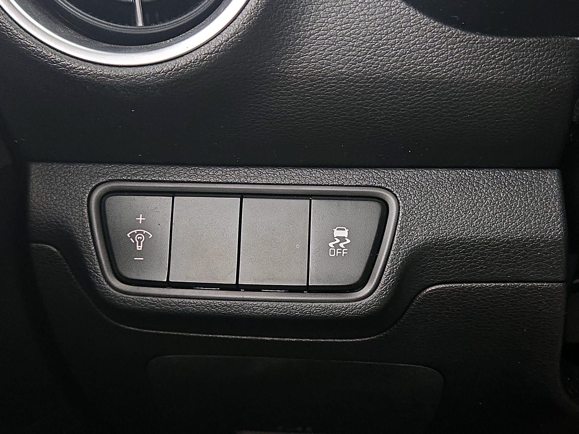 Thumbnail: 2022 Kia Forte - 13