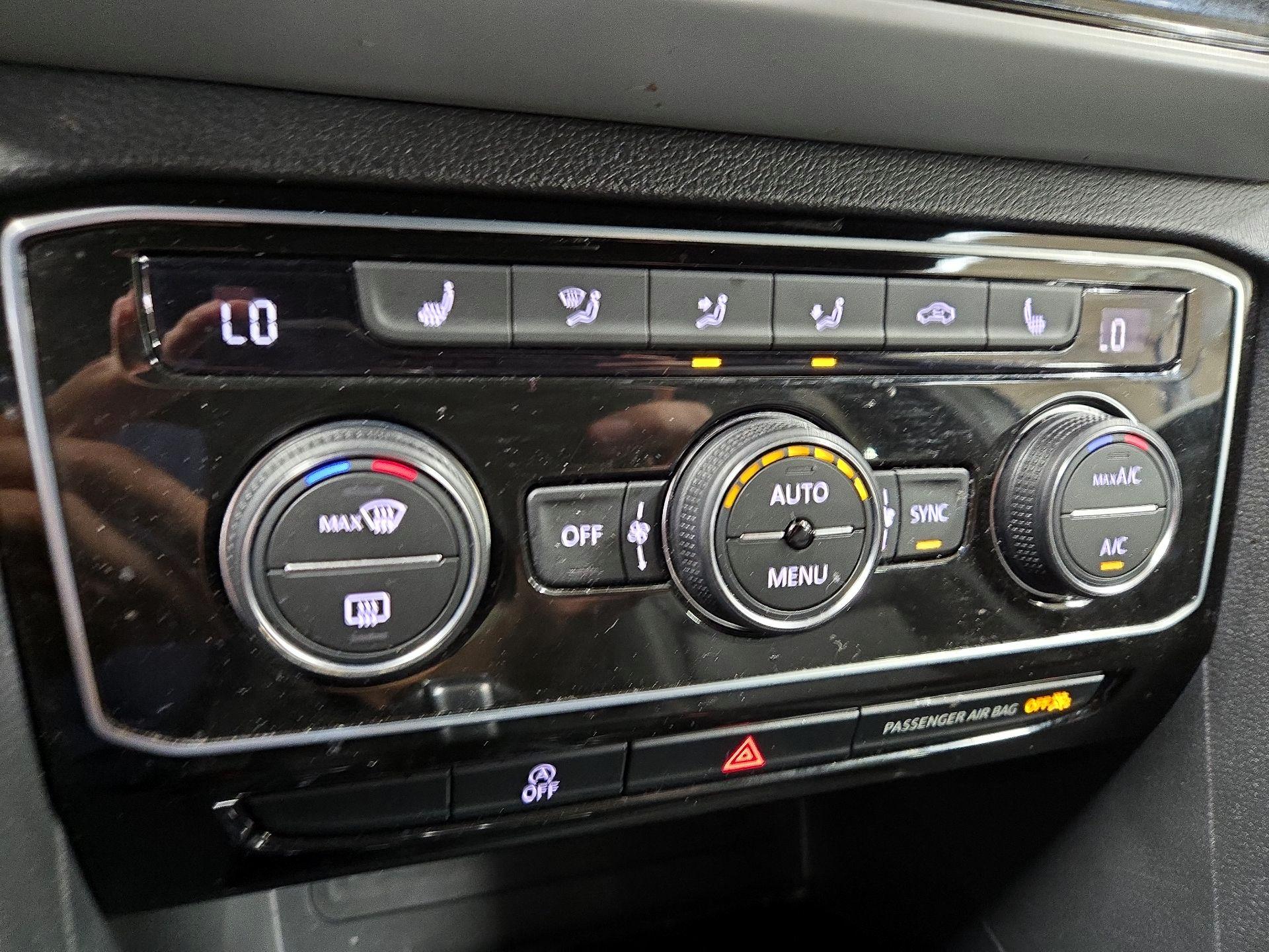 Thumbnail: 2023 Volkswagen Atlas - 16