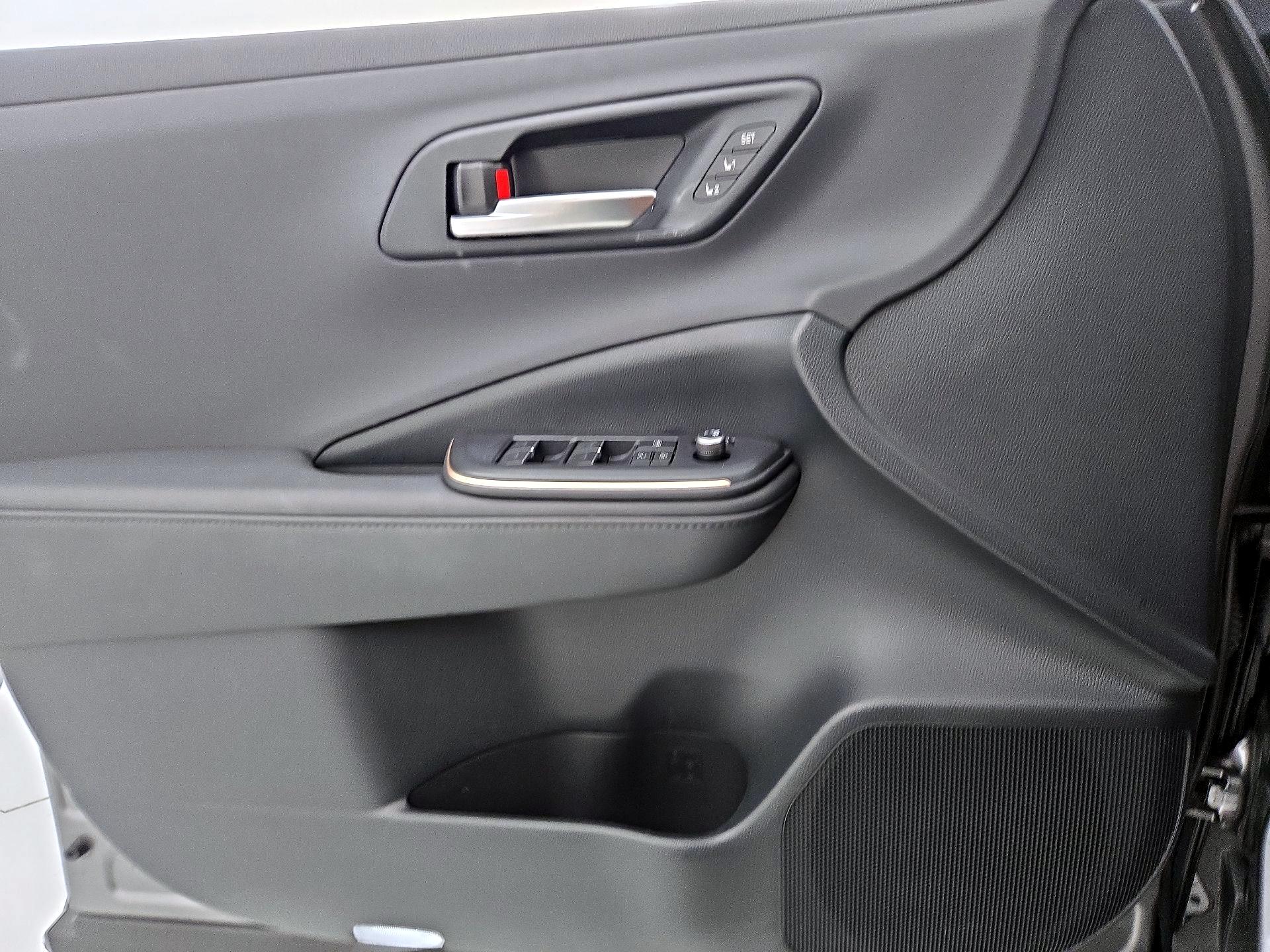 Thumbnail: 2023 Toyota Crown - 12