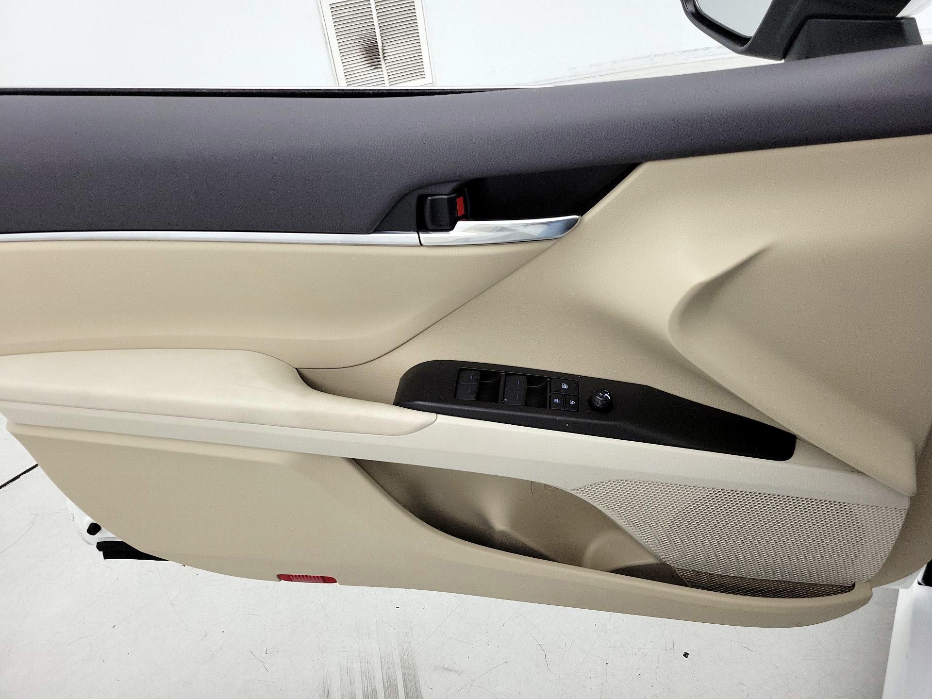 Thumbnail: 2021 Toyota Camry - 12