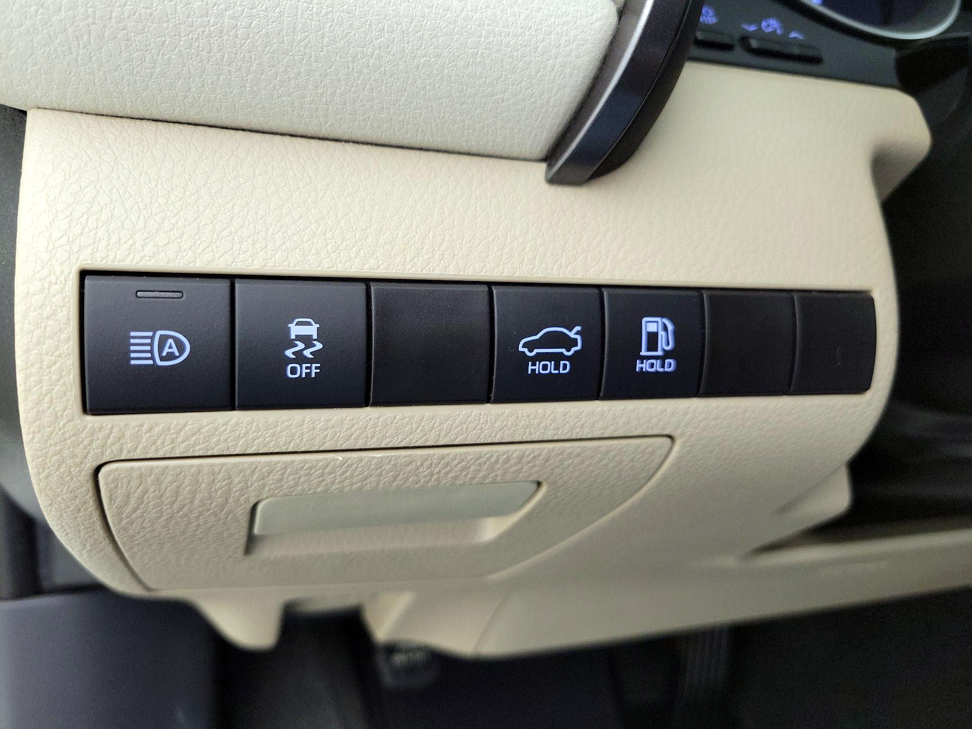 Thumbnail: 2021 Toyota Camry - 13