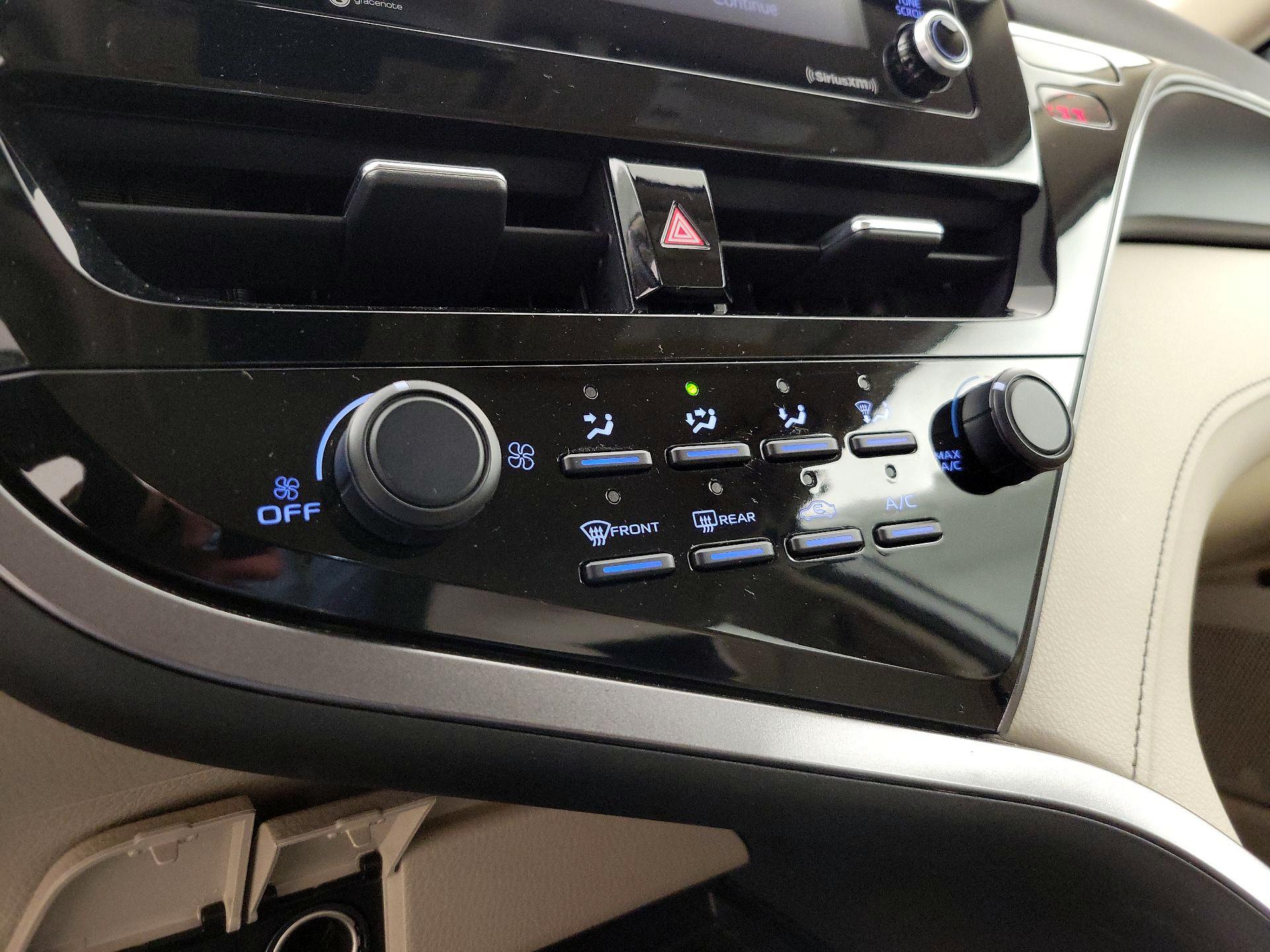 Thumbnail: 2021 Toyota Camry - 16