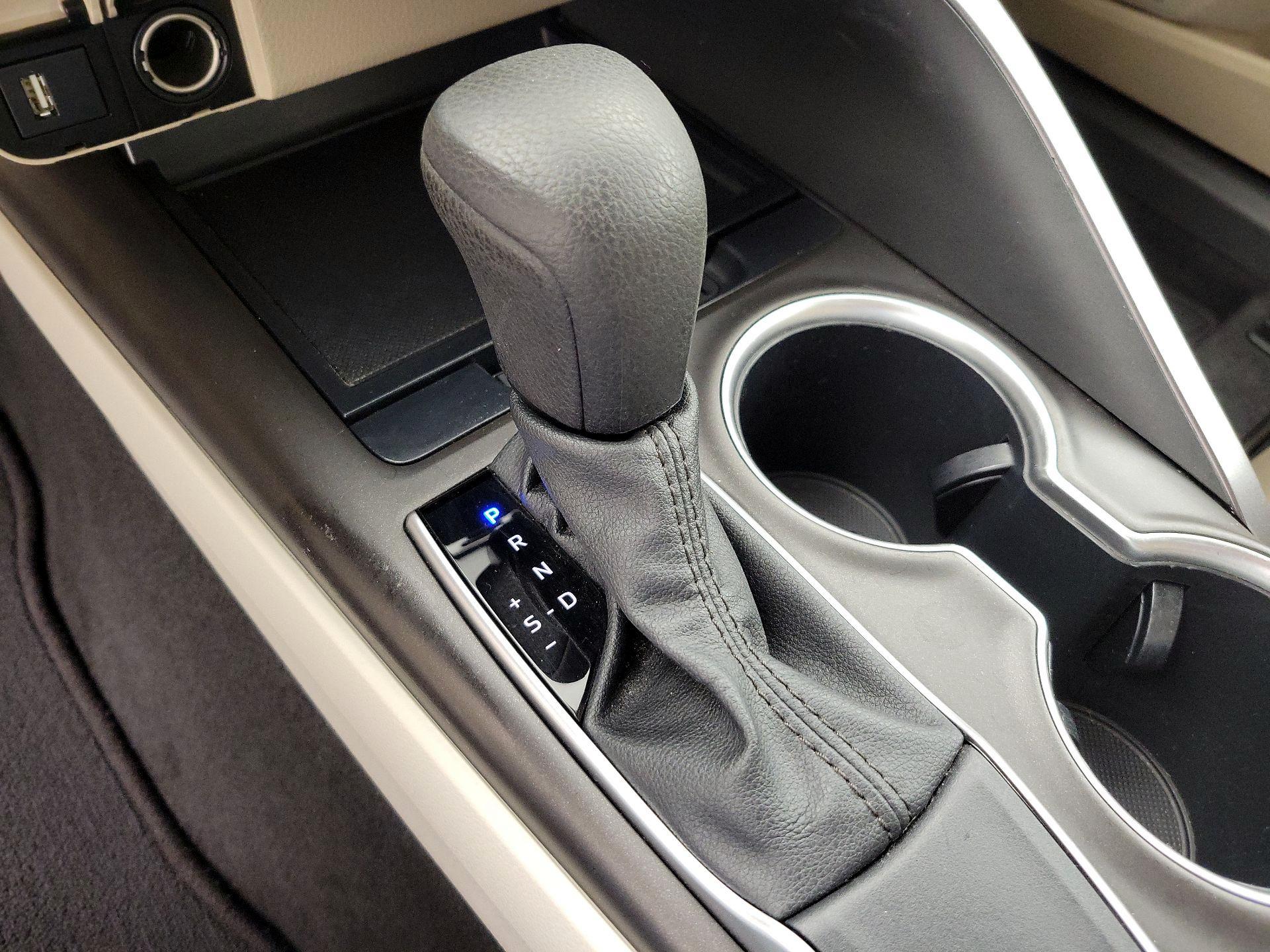 Thumbnail: 2021 Toyota Camry - 17