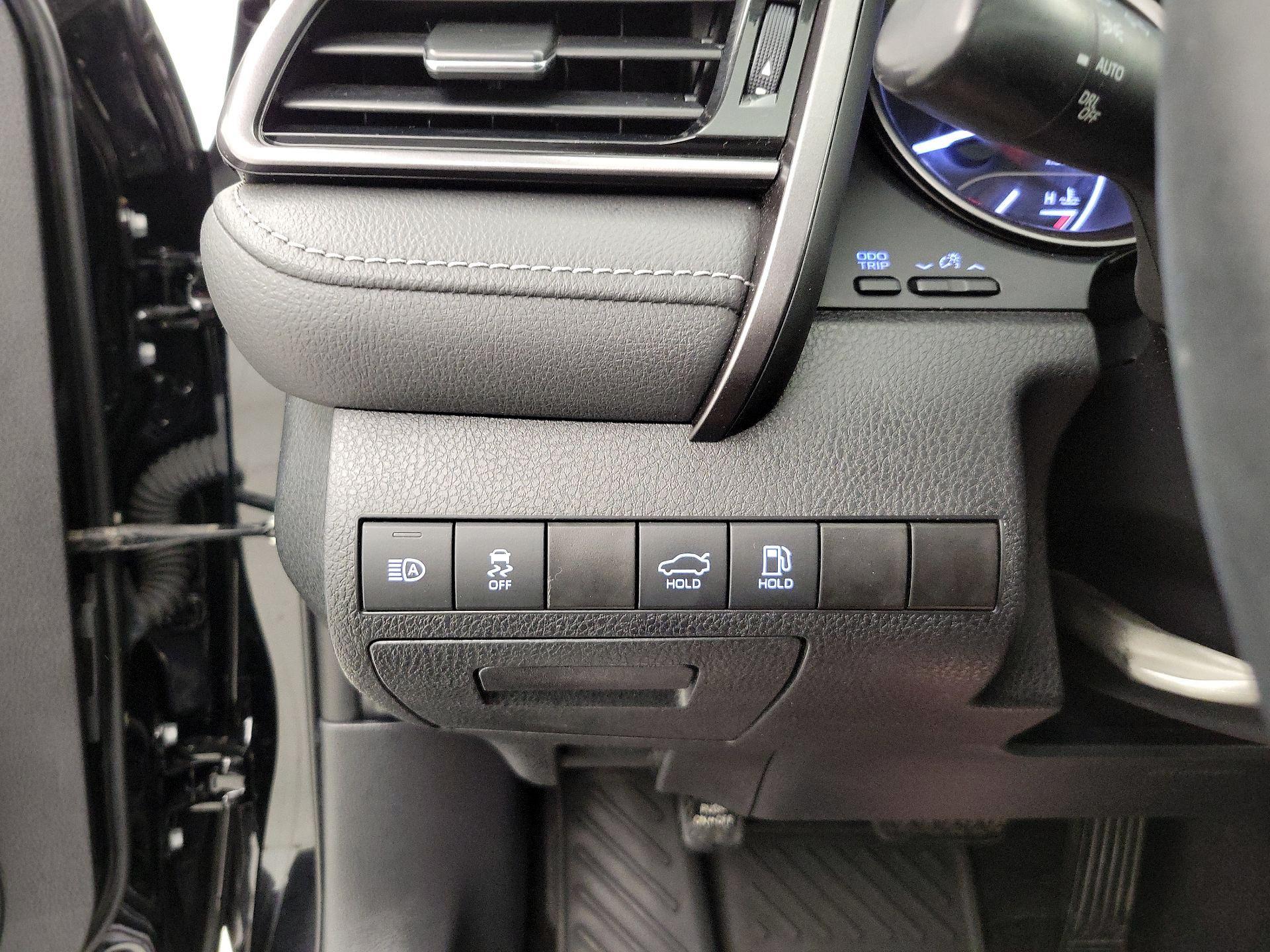 Thumbnail: 2021 Toyota Camry - 13