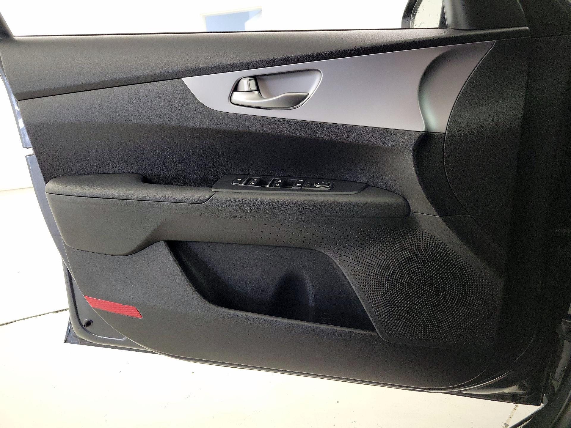 Thumbnail: 2023 Kia Forte - 12