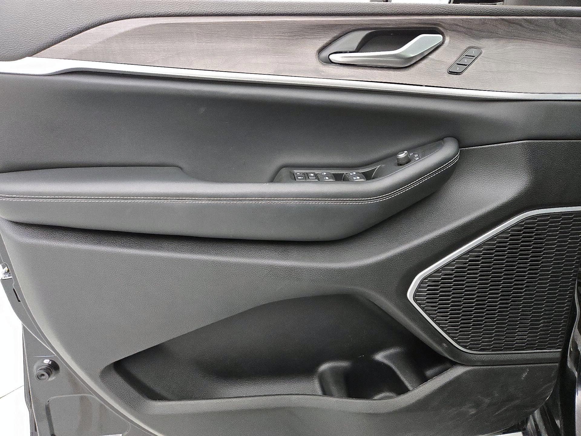 Thumbnail: 2022 Jeep Grand Cherokee - 12