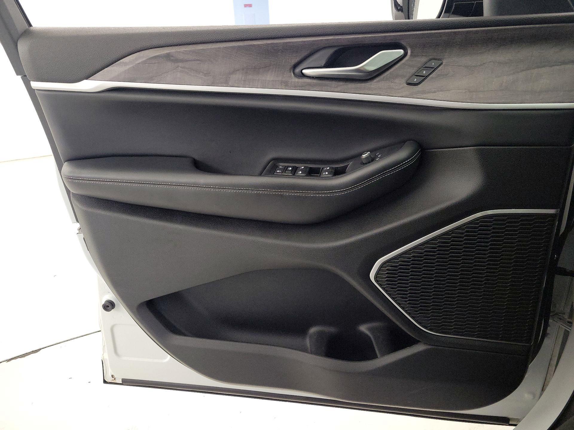 Thumbnail: 2022 Jeep Grand Cherokee - 12