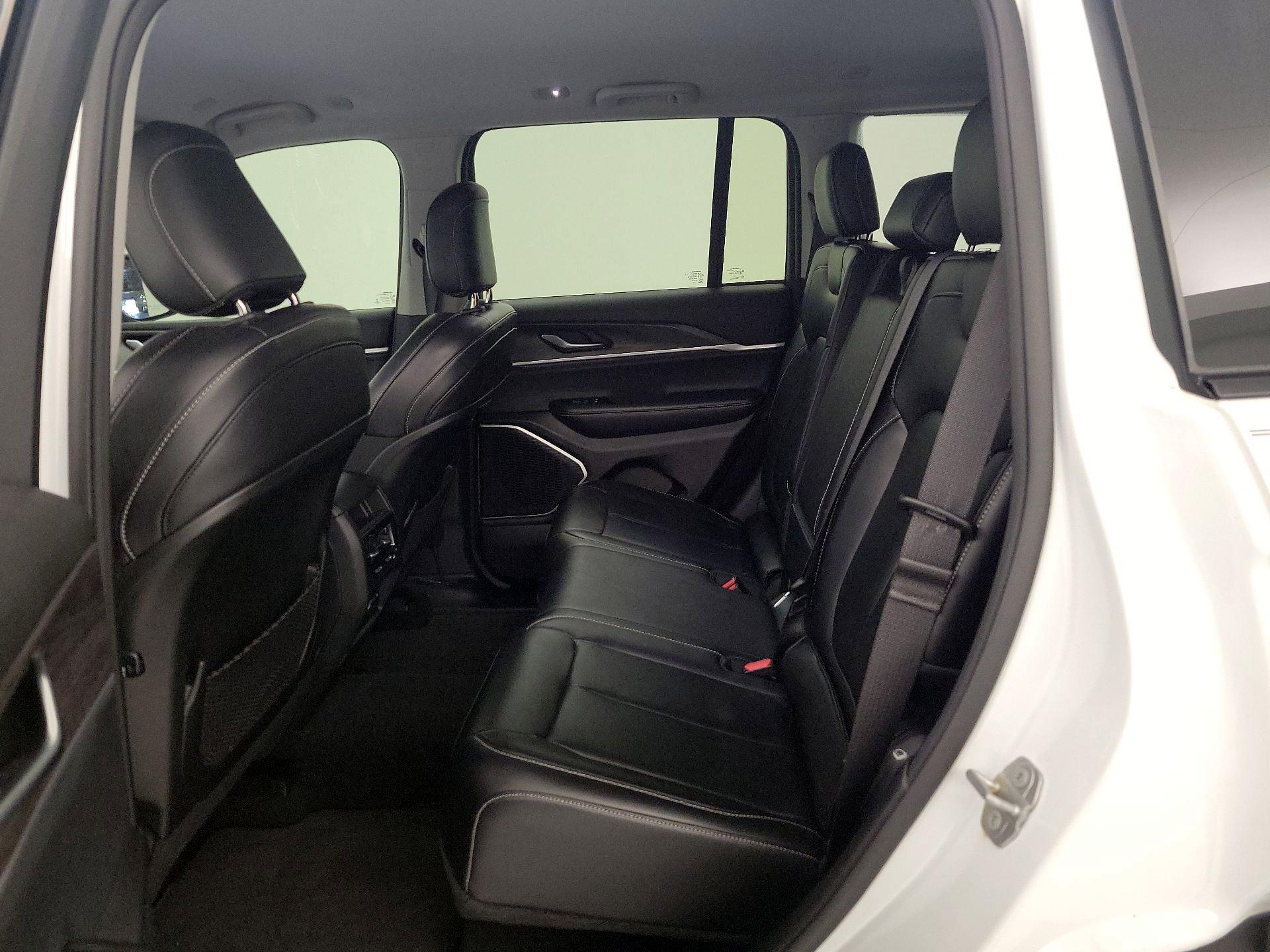 Thumbnail: 2022 Jeep Grand Cherokee - 18