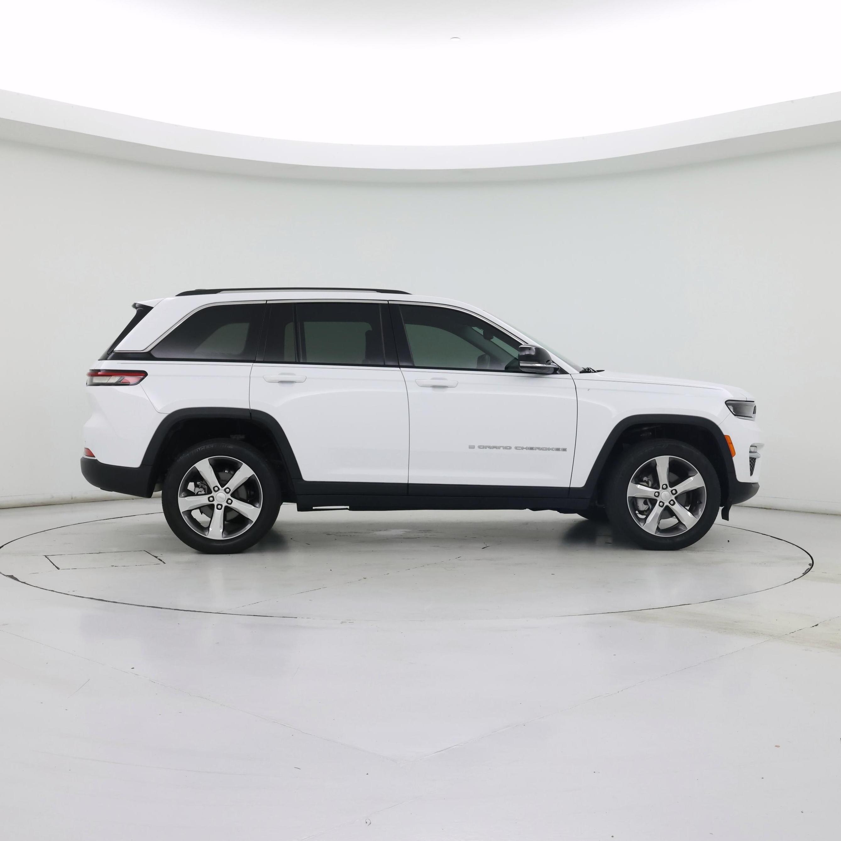 Thumbnail: 2022 Jeep Grand Cherokee - 7
