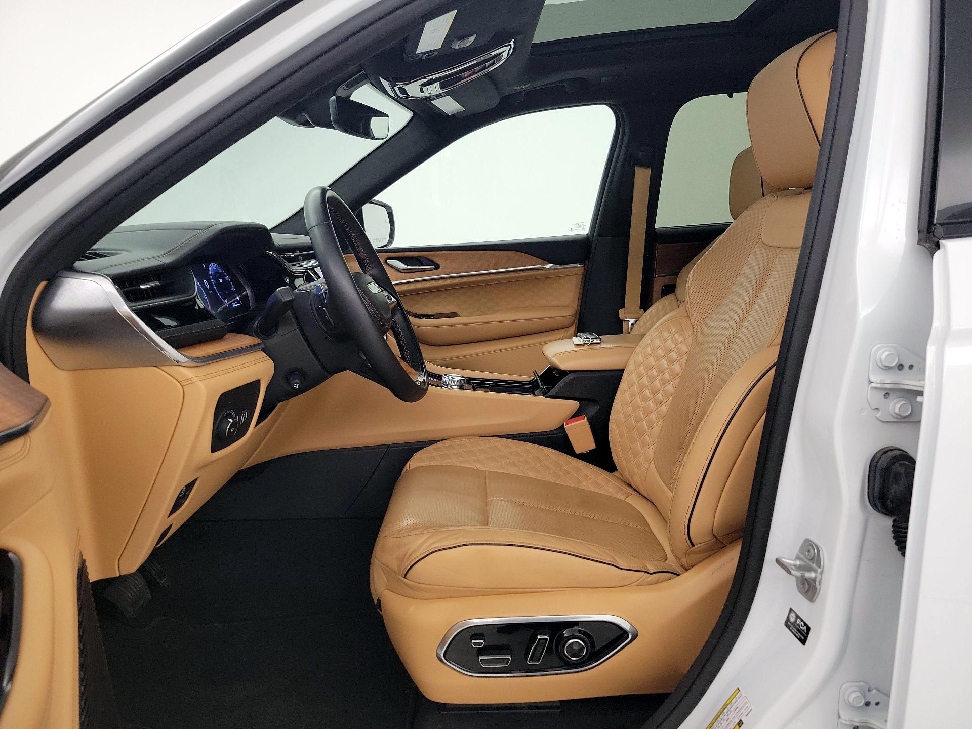 Thumbnail: 2022 Jeep Grand Cherokee - 11