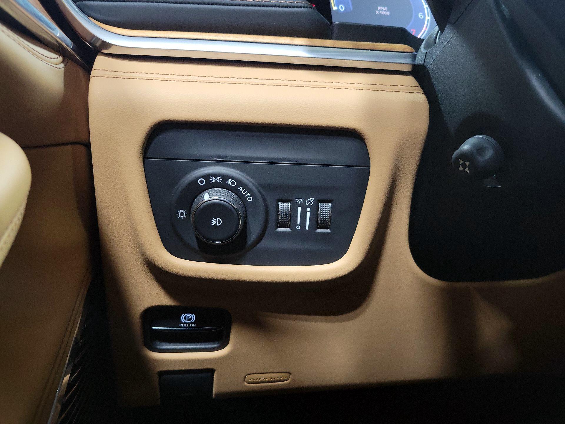 Thumbnail: 2022 Jeep Grand Cherokee - 13
