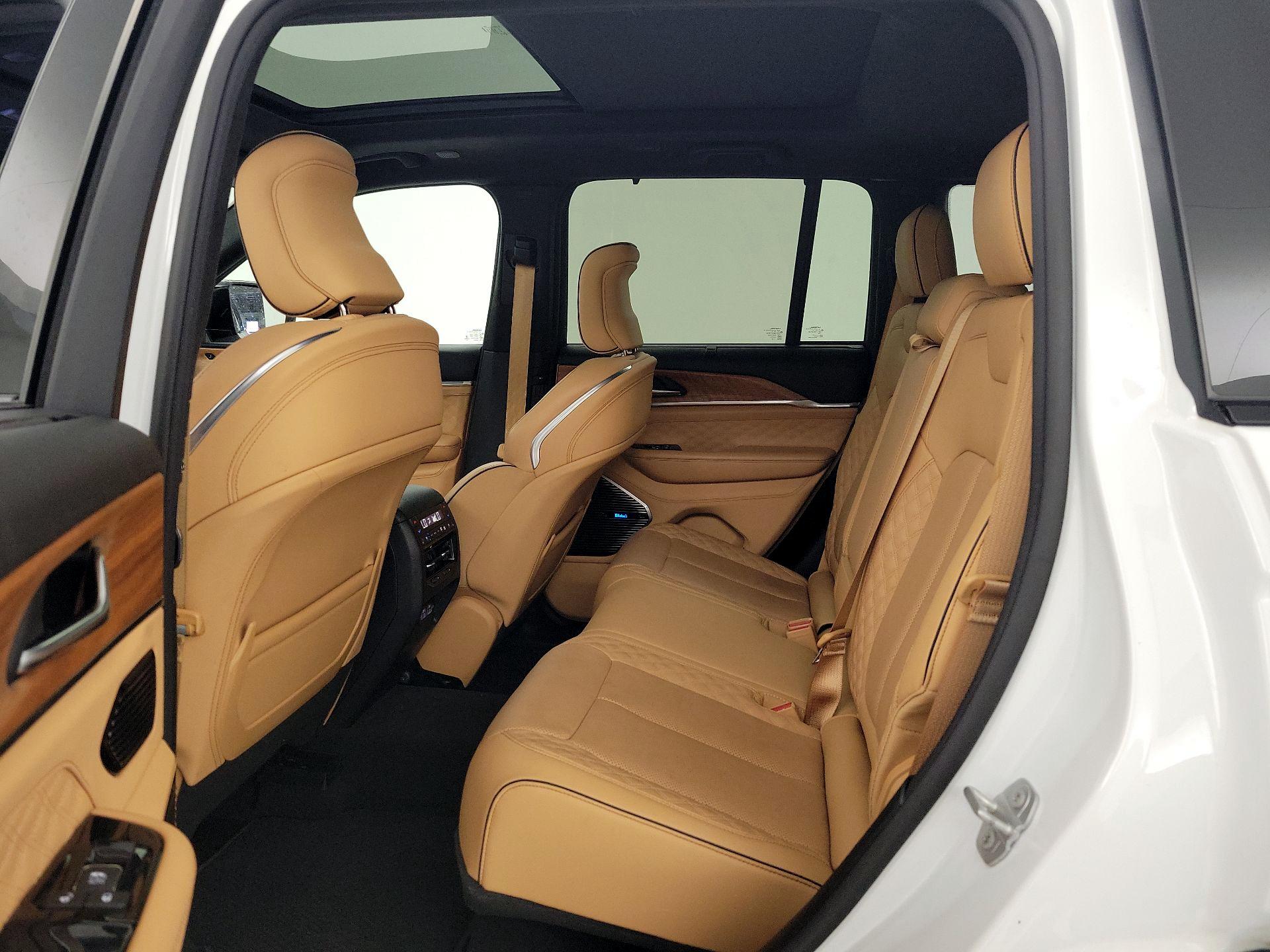 Thumbnail: 2022 Jeep Grand Cherokee - 19