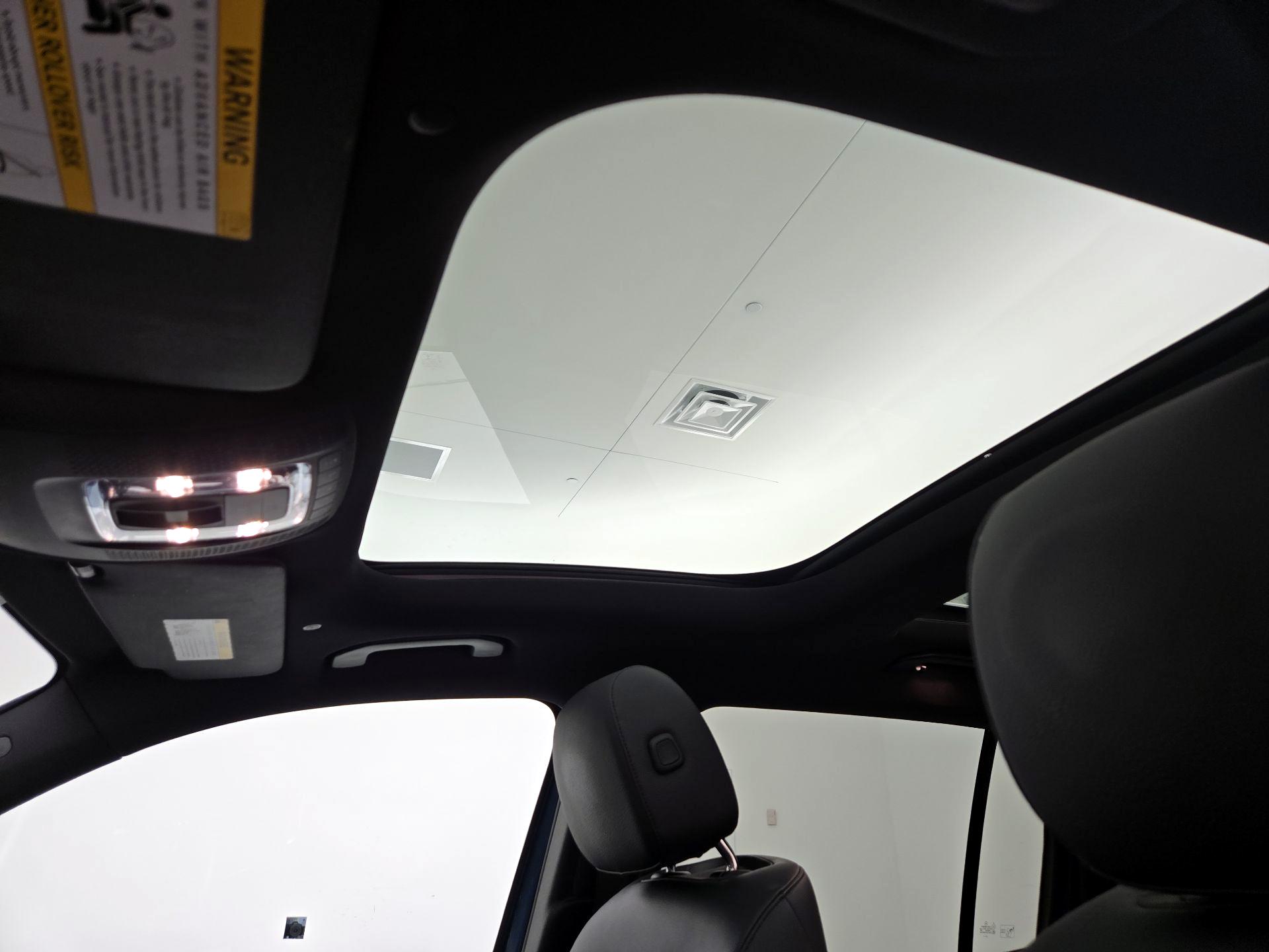 Thumbnail: 2022 Mercedes-Benz GLB - 19