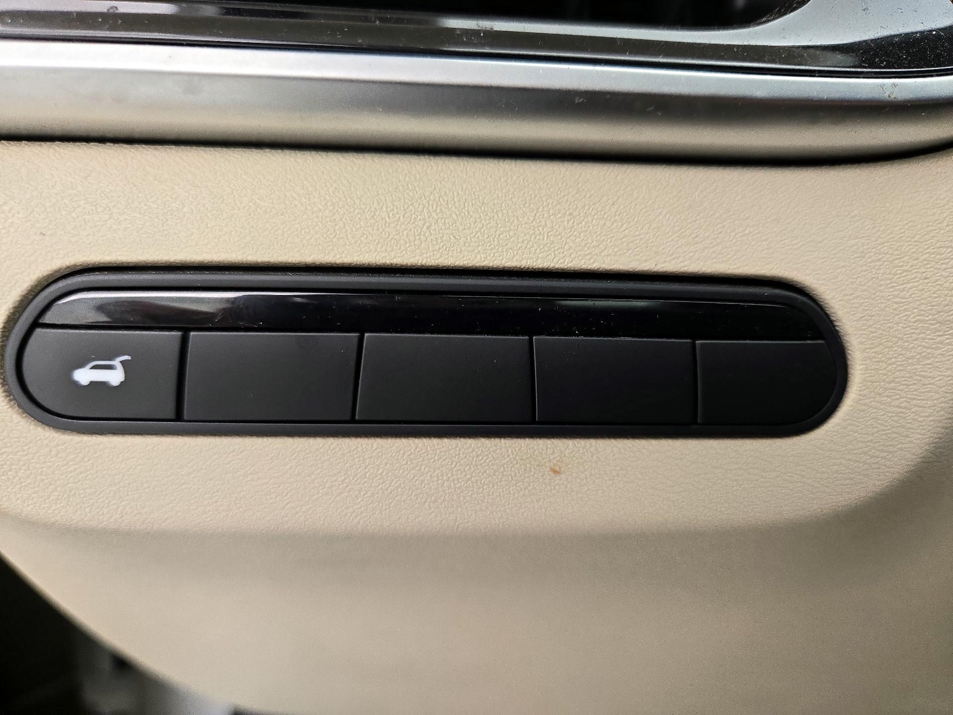 Thumbnail: 2023 INFINITI QX60 - 13