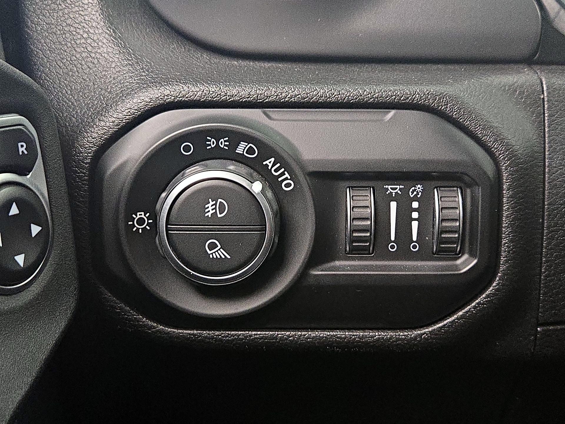 Thumbnail: 2021 Jeep Gladiator - 13