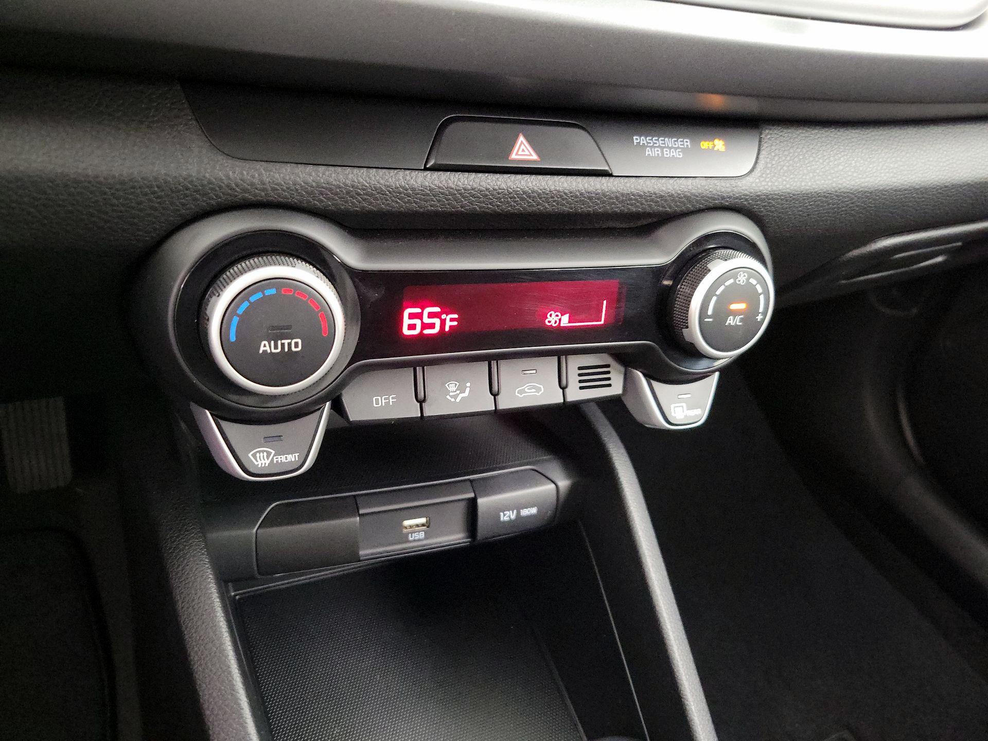 Thumbnail: 2023 Kia Rio - 16
