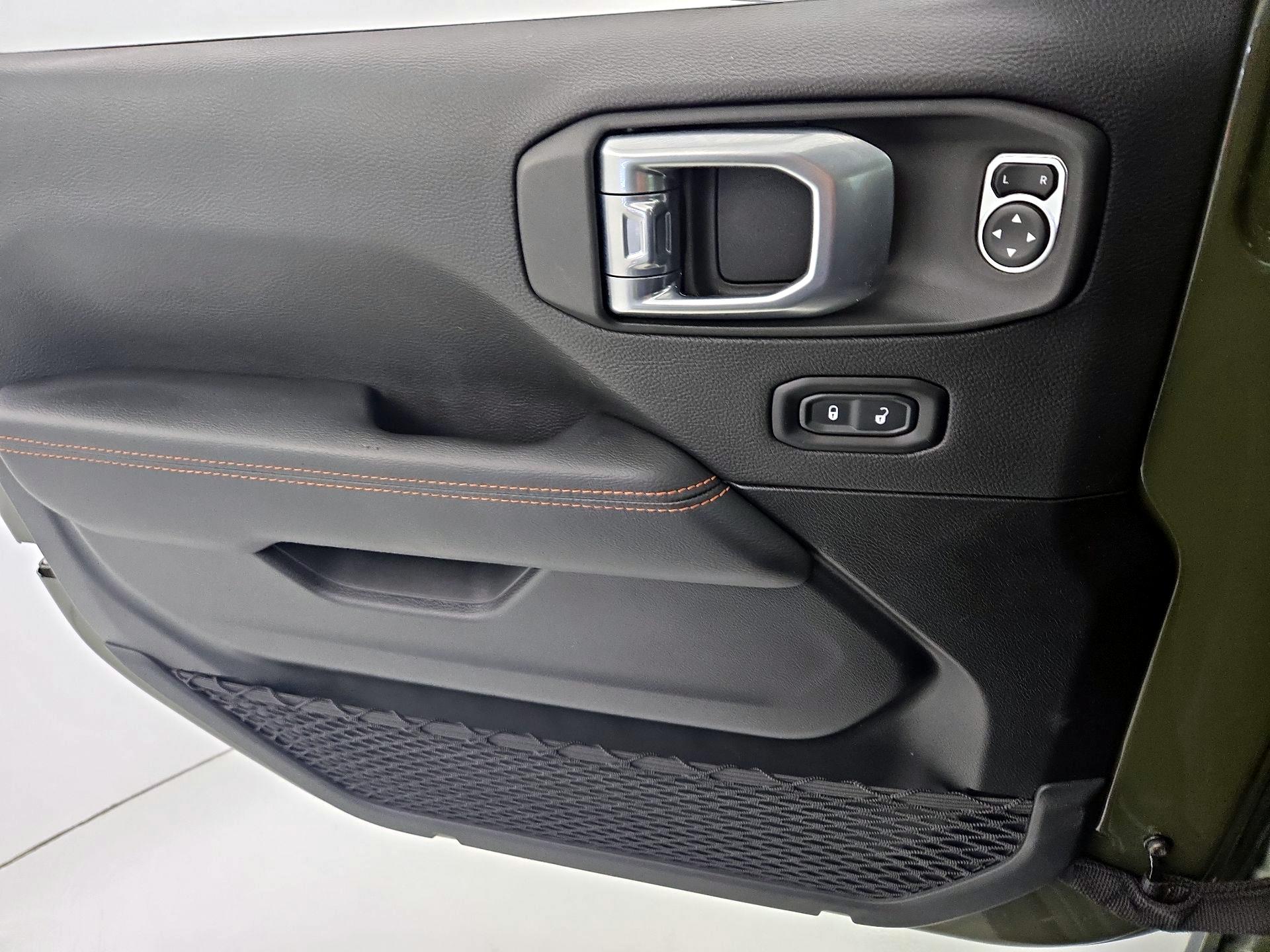 Thumbnail: 2021 Jeep Gladiator - 12