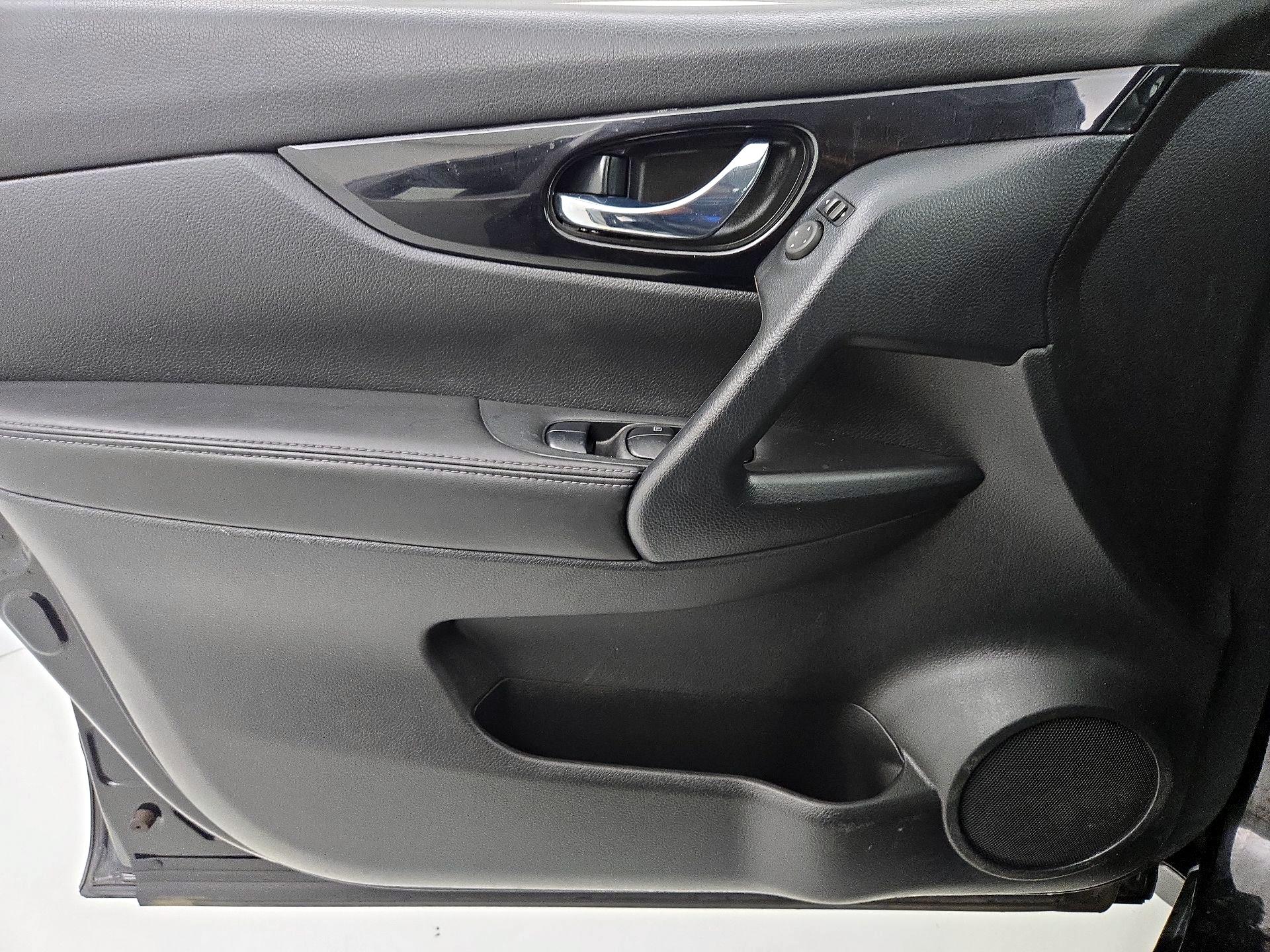 Thumbnail: 2022 Nissan Rogue Sport - 12