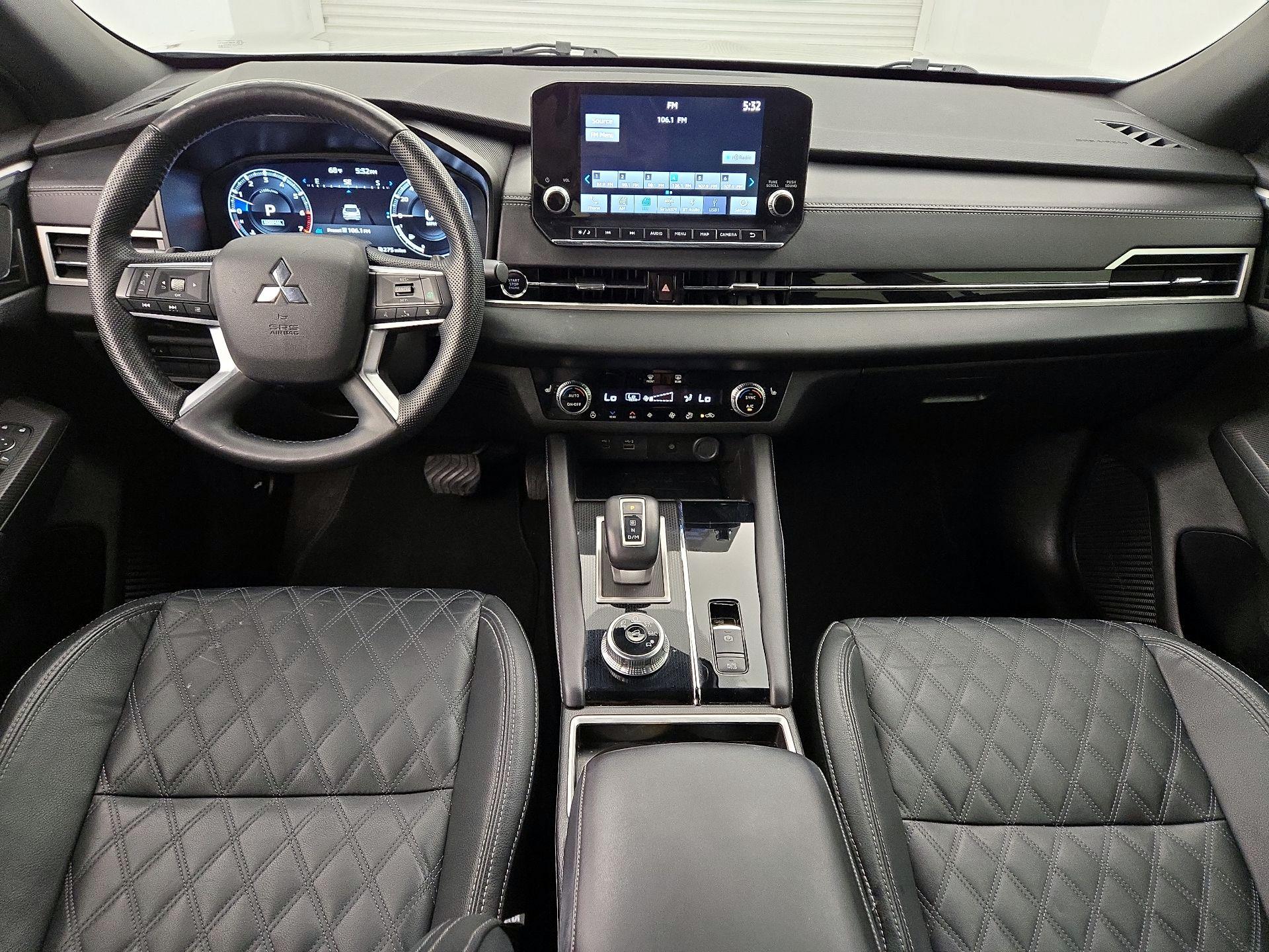 Thumbnail: 2023 Mitsubishi Outlander - 9