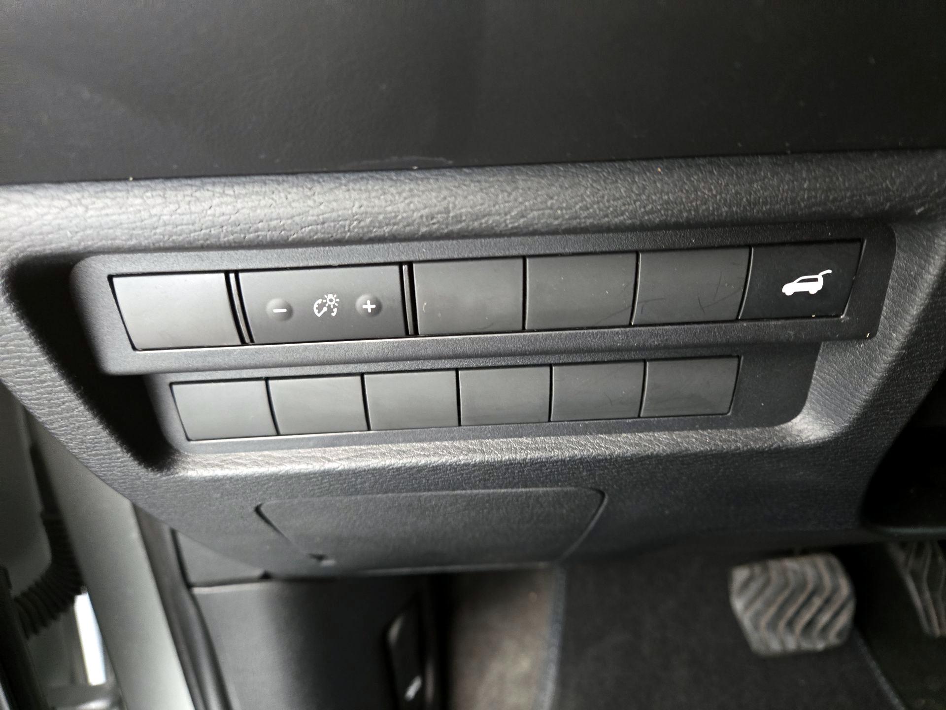 Thumbnail: 2023 Mitsubishi Outlander - 13