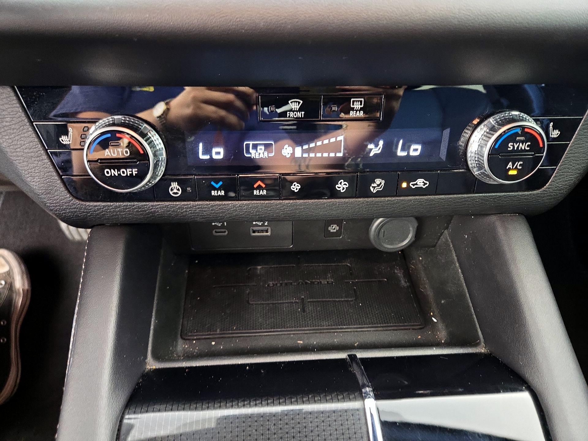 Thumbnail: 2023 Mitsubishi Outlander - 16