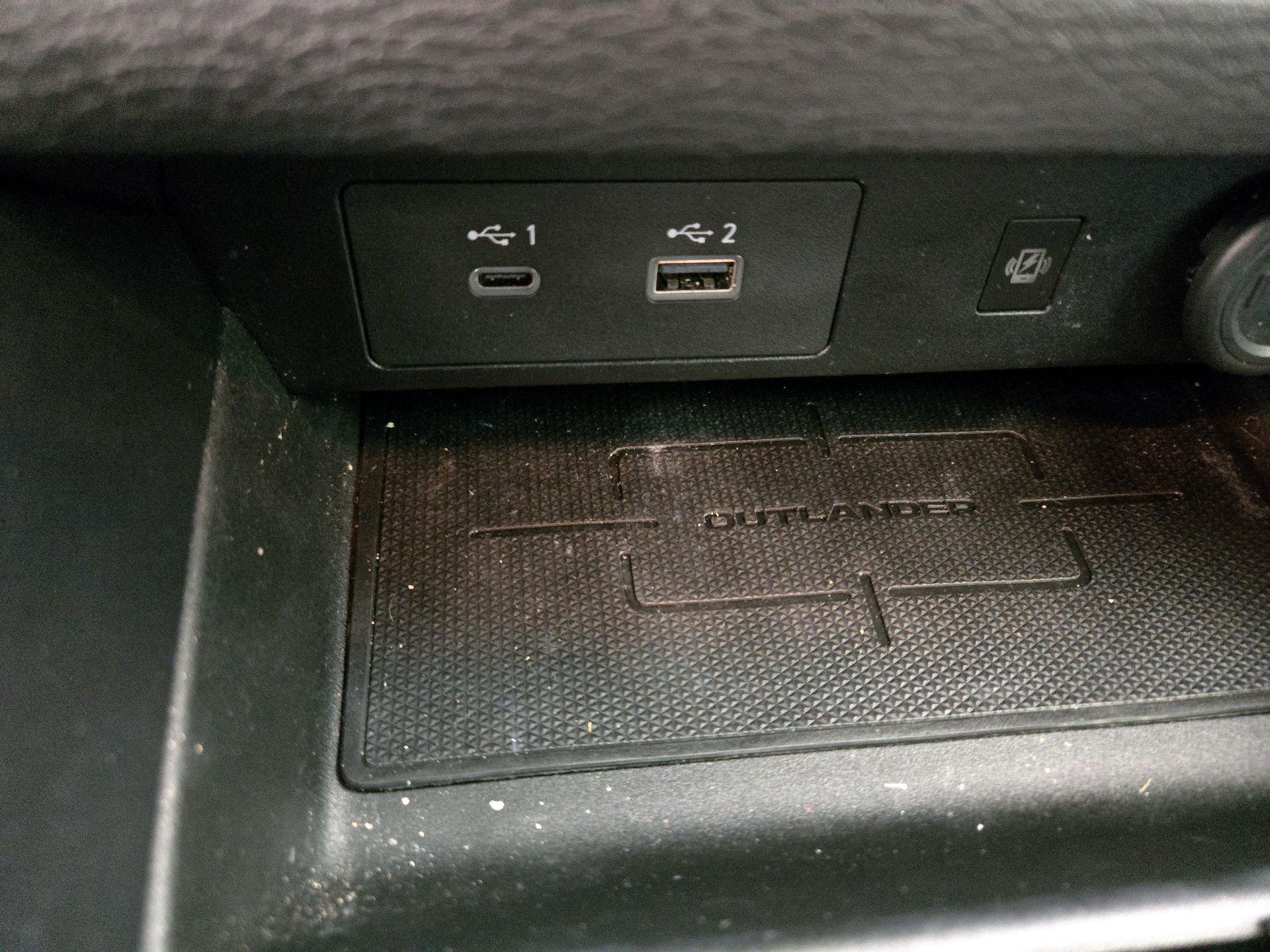 Thumbnail: 2023 Mitsubishi Outlander - 18