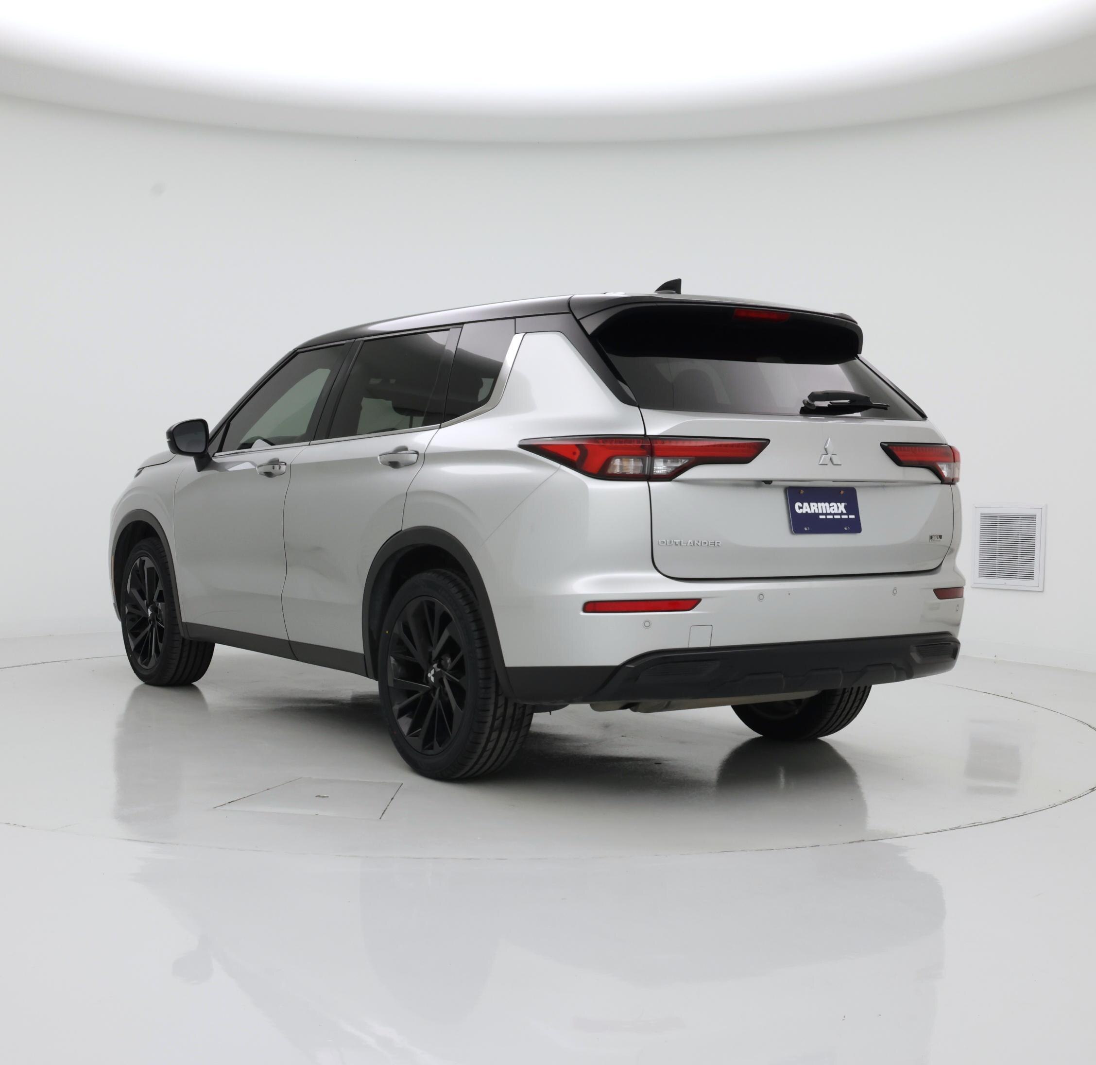 Thumbnail: 2023 Mitsubishi Outlander - 2