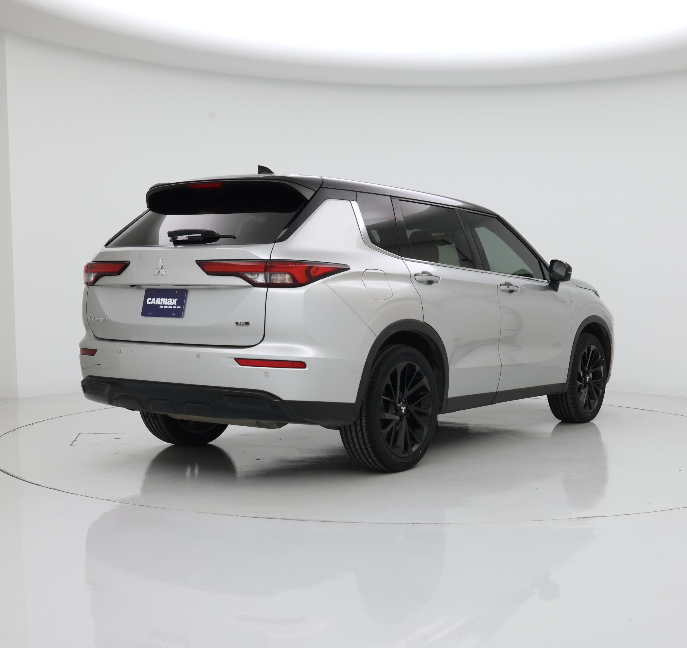 Thumbnail: 2023 Mitsubishi Outlander - 8