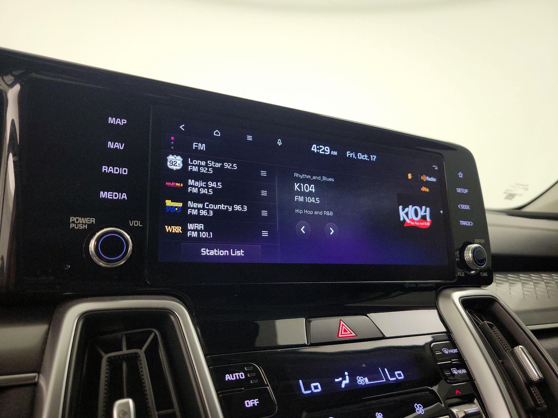 Thumbnail: 2023 Kia Sorento - 16