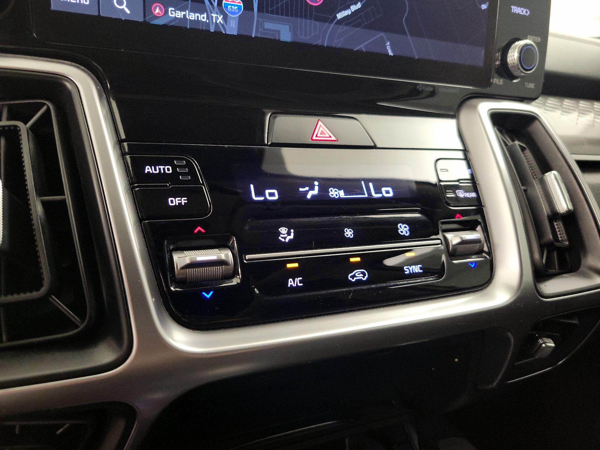 Thumbnail: 2023 Kia Sorento - 17
