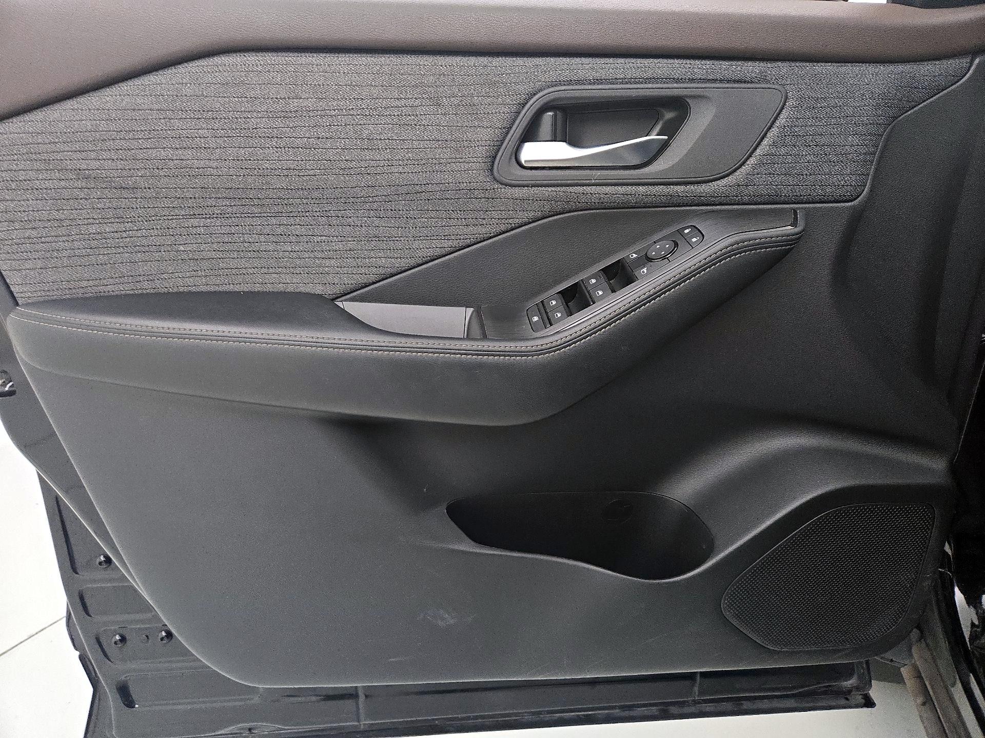 Thumbnail: 2023 Nissan Rogue - 12