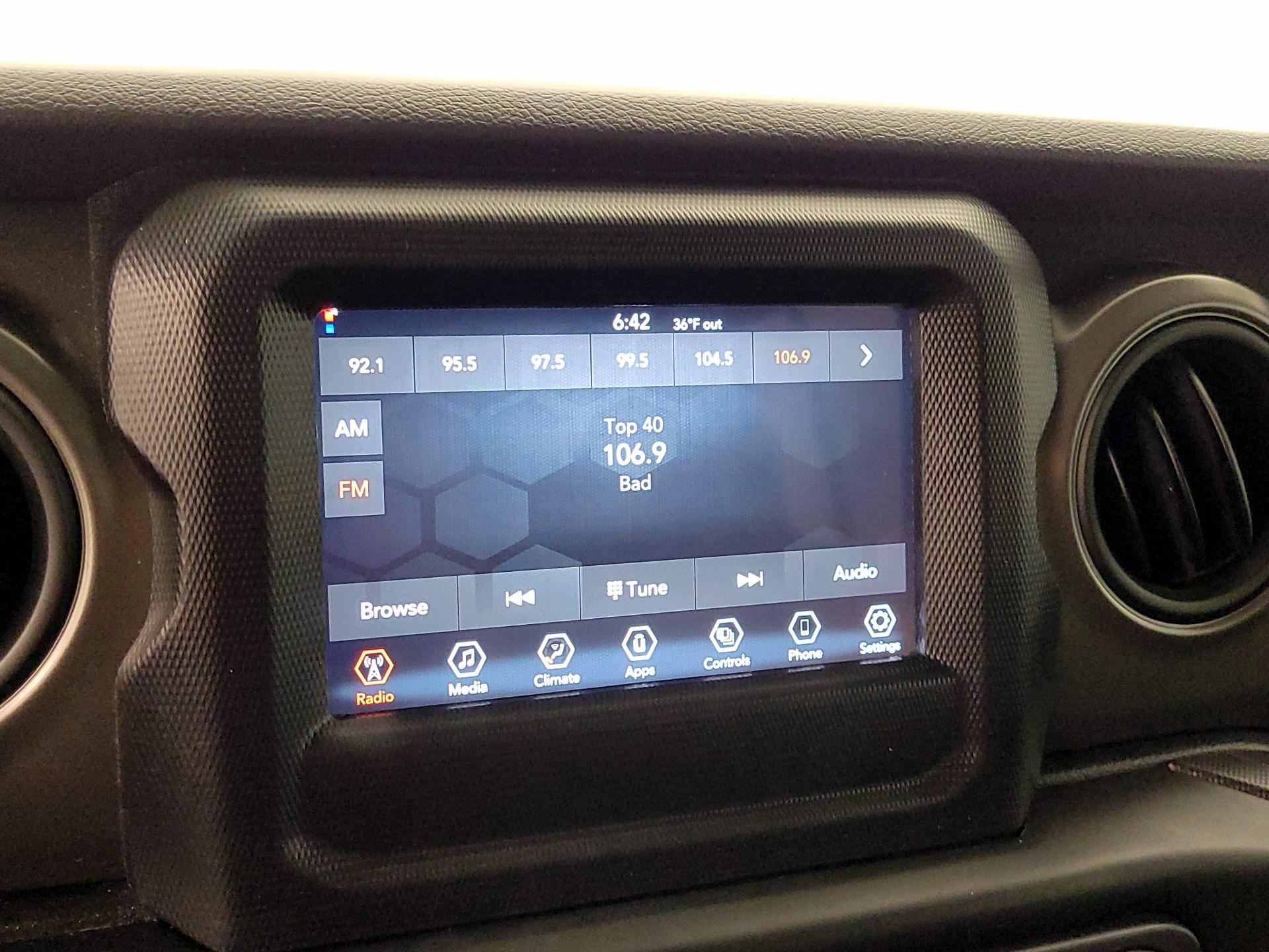 Thumbnail: 2022 Jeep Wrangler - 15