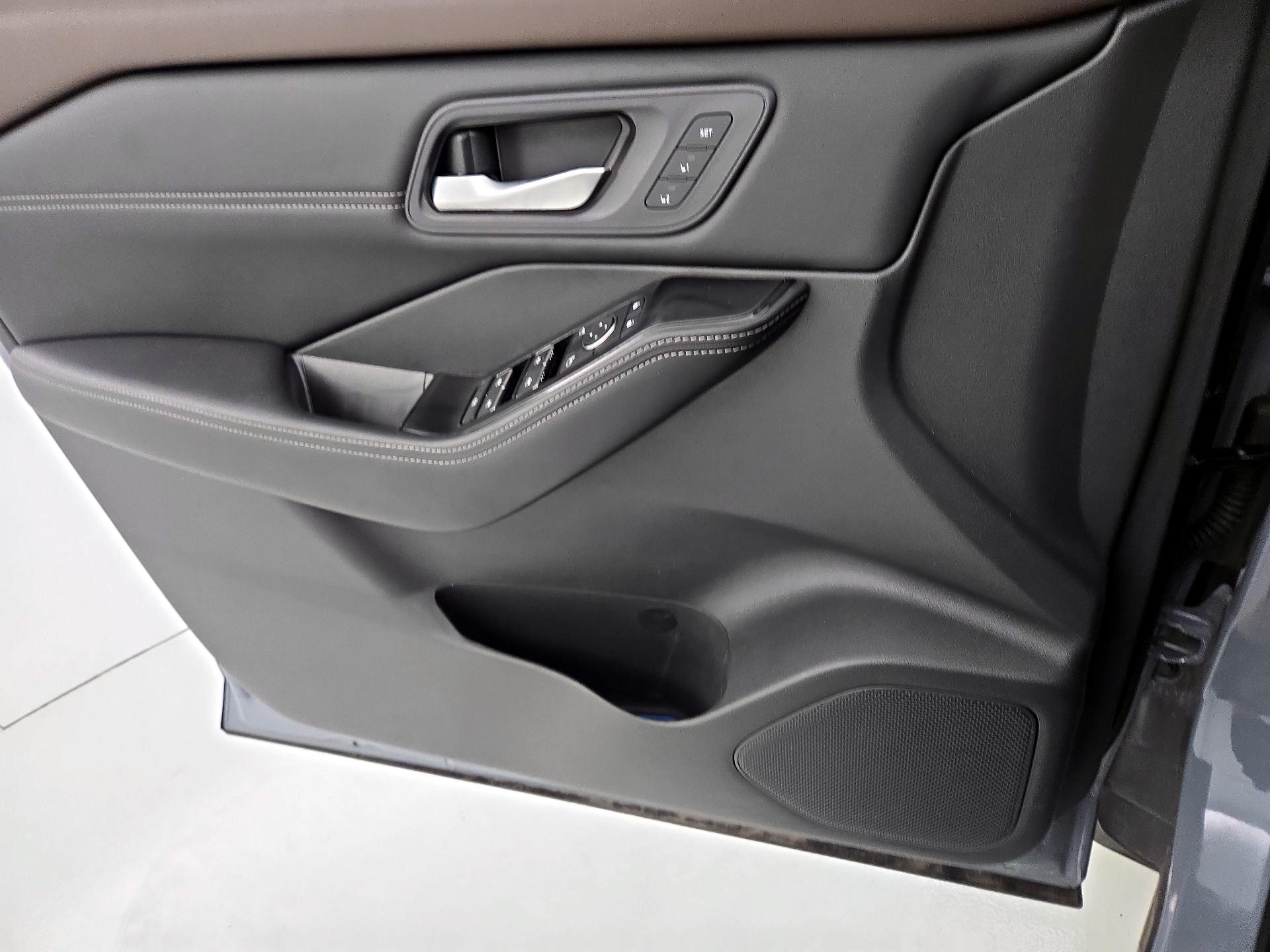 Thumbnail: 2023 Nissan Rogue - 12