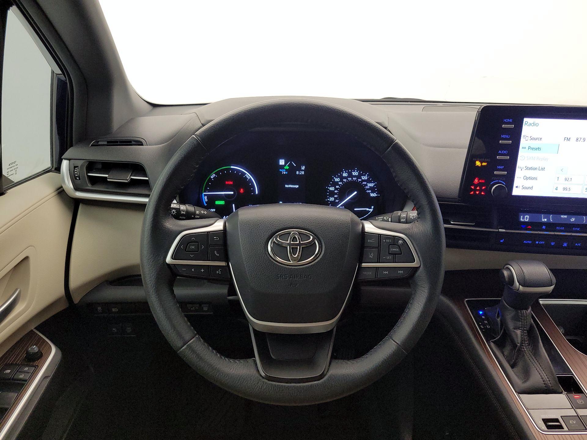 Thumbnail: 2022 Toyota Sienna - 10