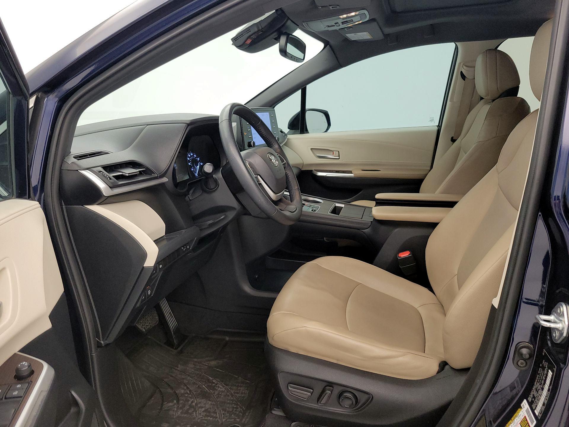 Thumbnail: 2022 Toyota Sienna - 11