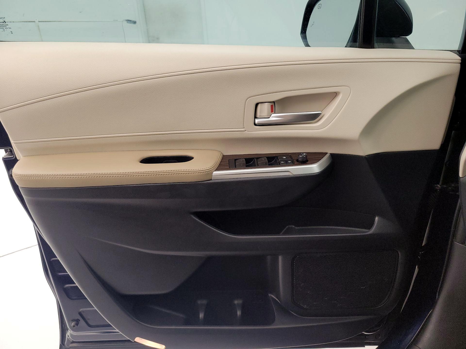 Thumbnail: 2022 Toyota Sienna - 12